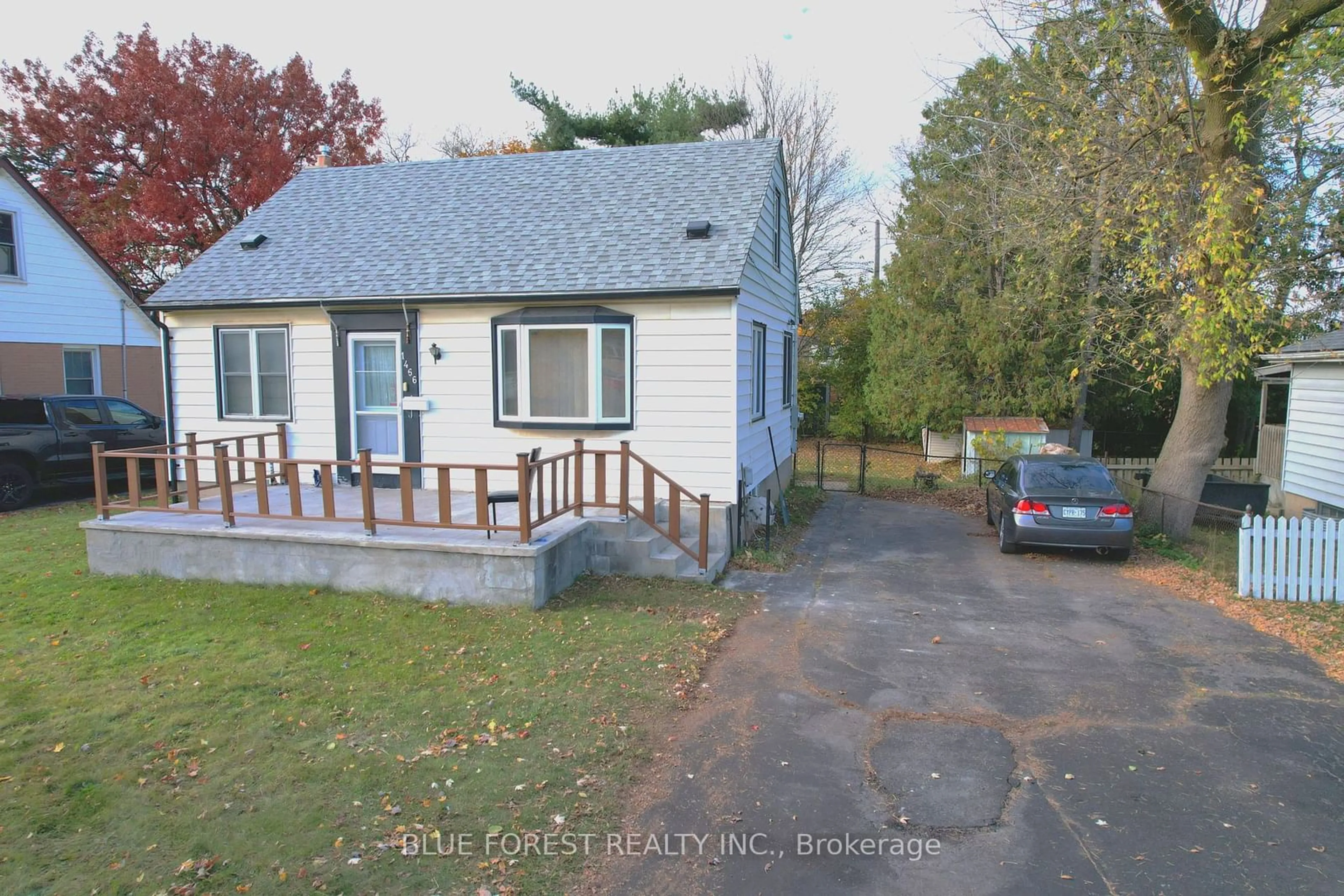 Frontside or backside of a home, cottage for 1466 Trafalgar St, London Ontario N5W 1W9