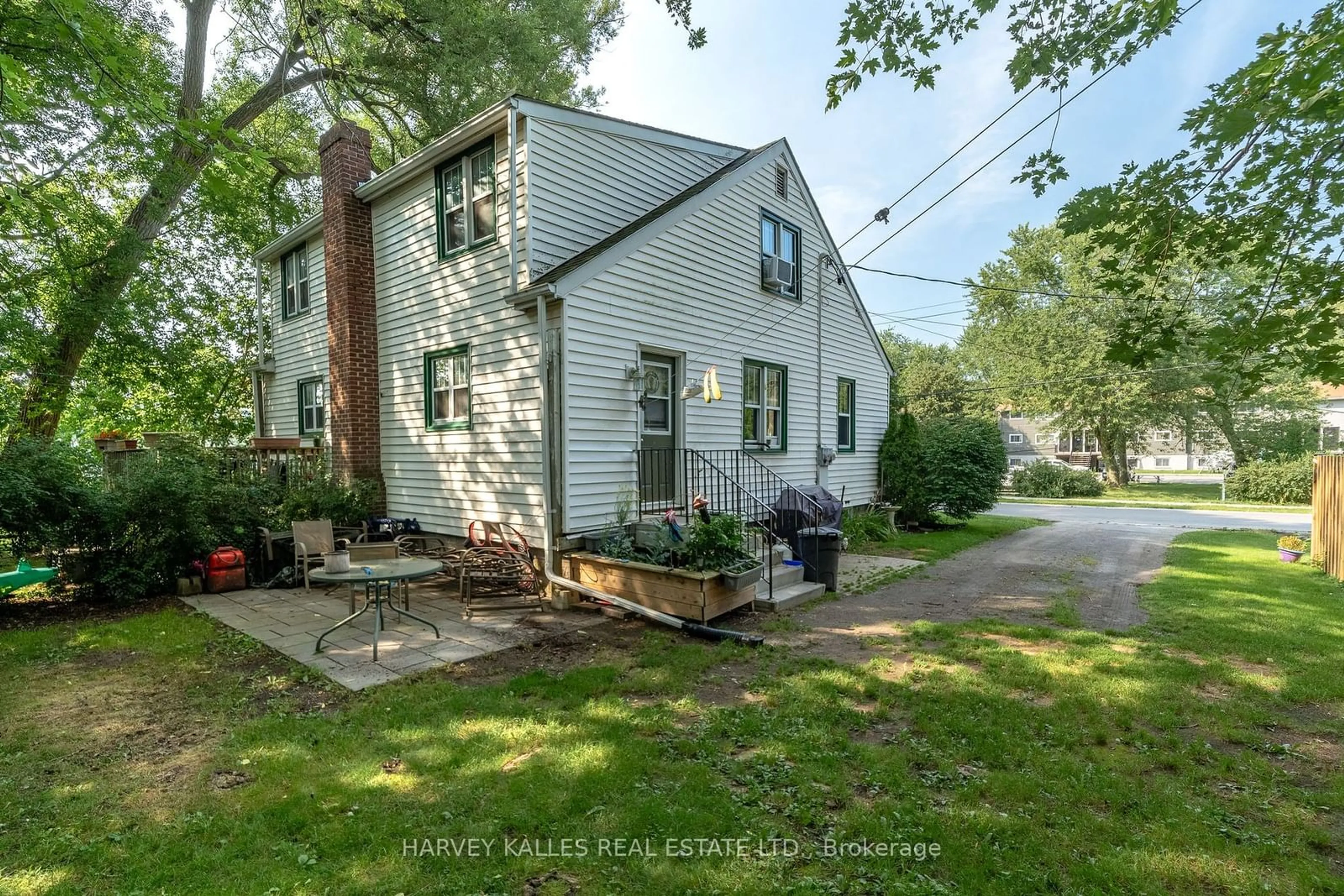 Frontside or backside of a home, cottage for 31- 33 Washburn St, Prince Edward County Ontario K0K 2T0