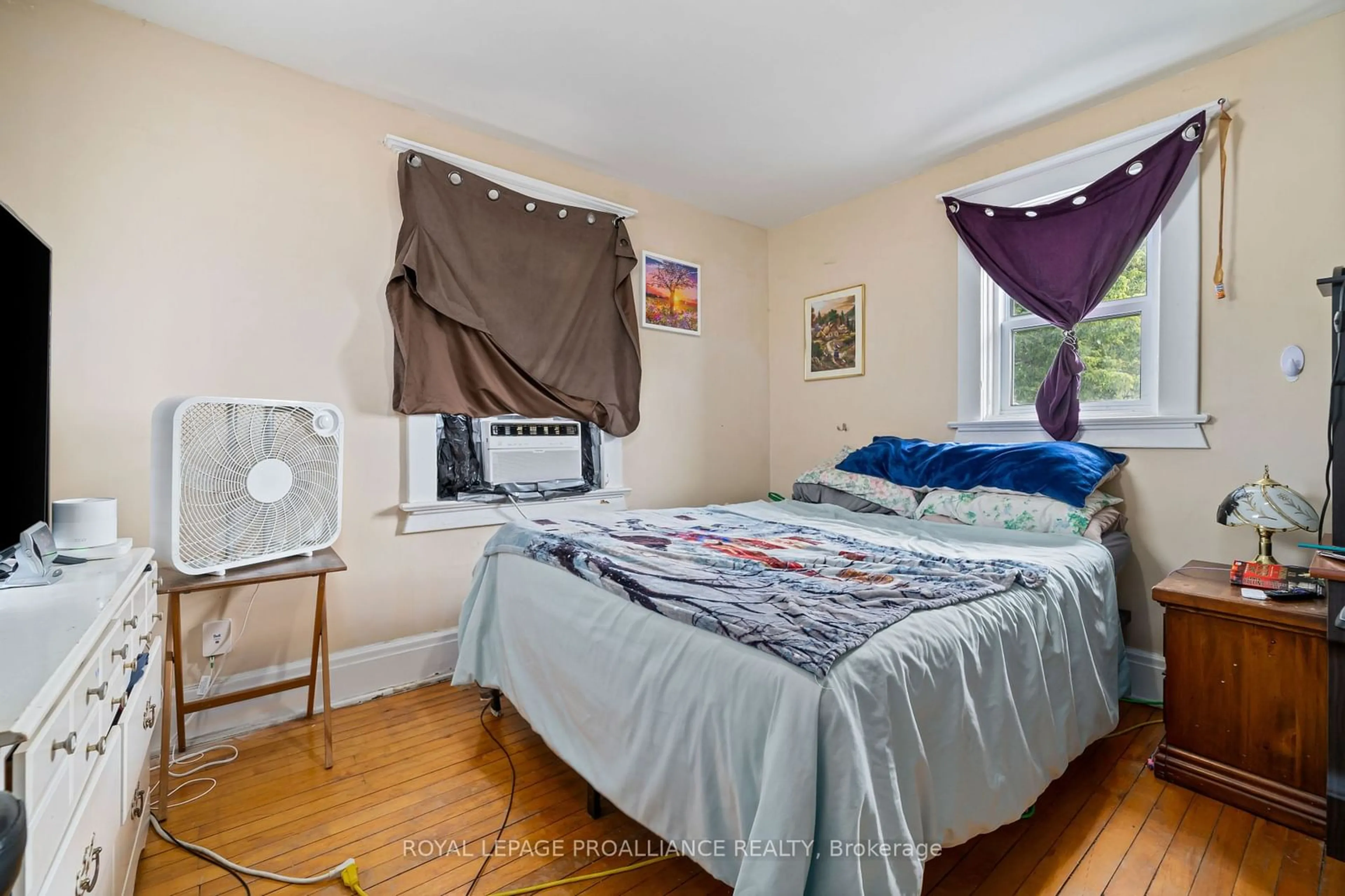 A pic of a room, wood floors for 21/23 Spring St, Quinte West Ontario K8V 3Y6