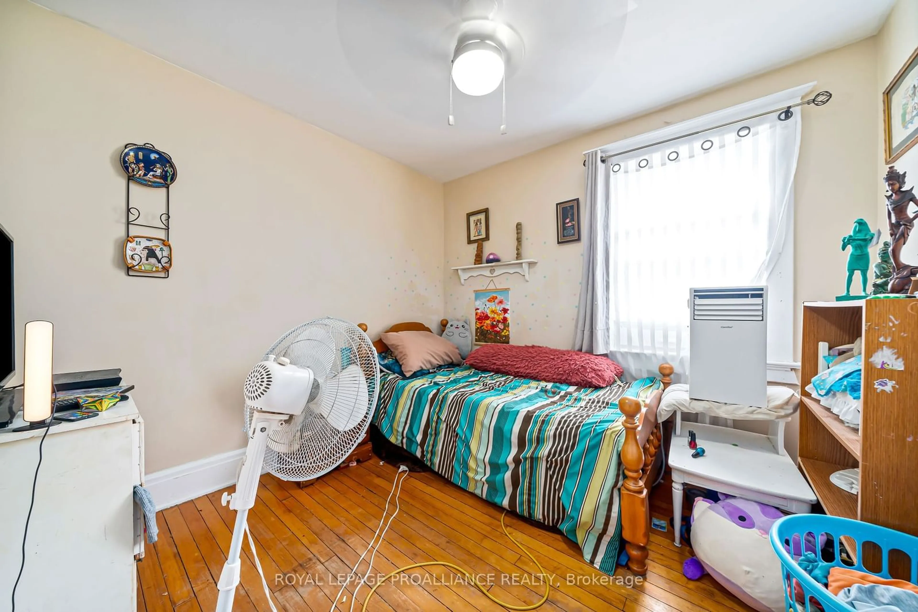 A pic of a room, wood floors for 21/23 Spring St, Quinte West Ontario K8V 3Y6