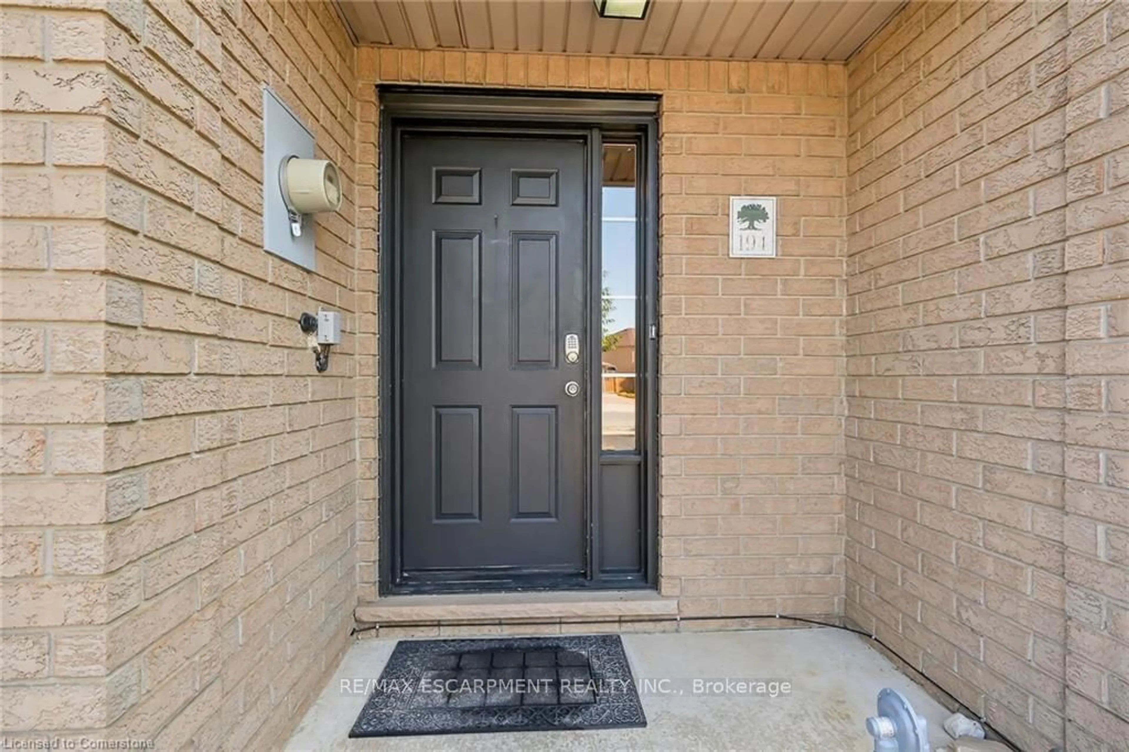 Indoor entryway, wood floors for 194 Gatestone Dr, Hamilton Ontario L8J 3V4