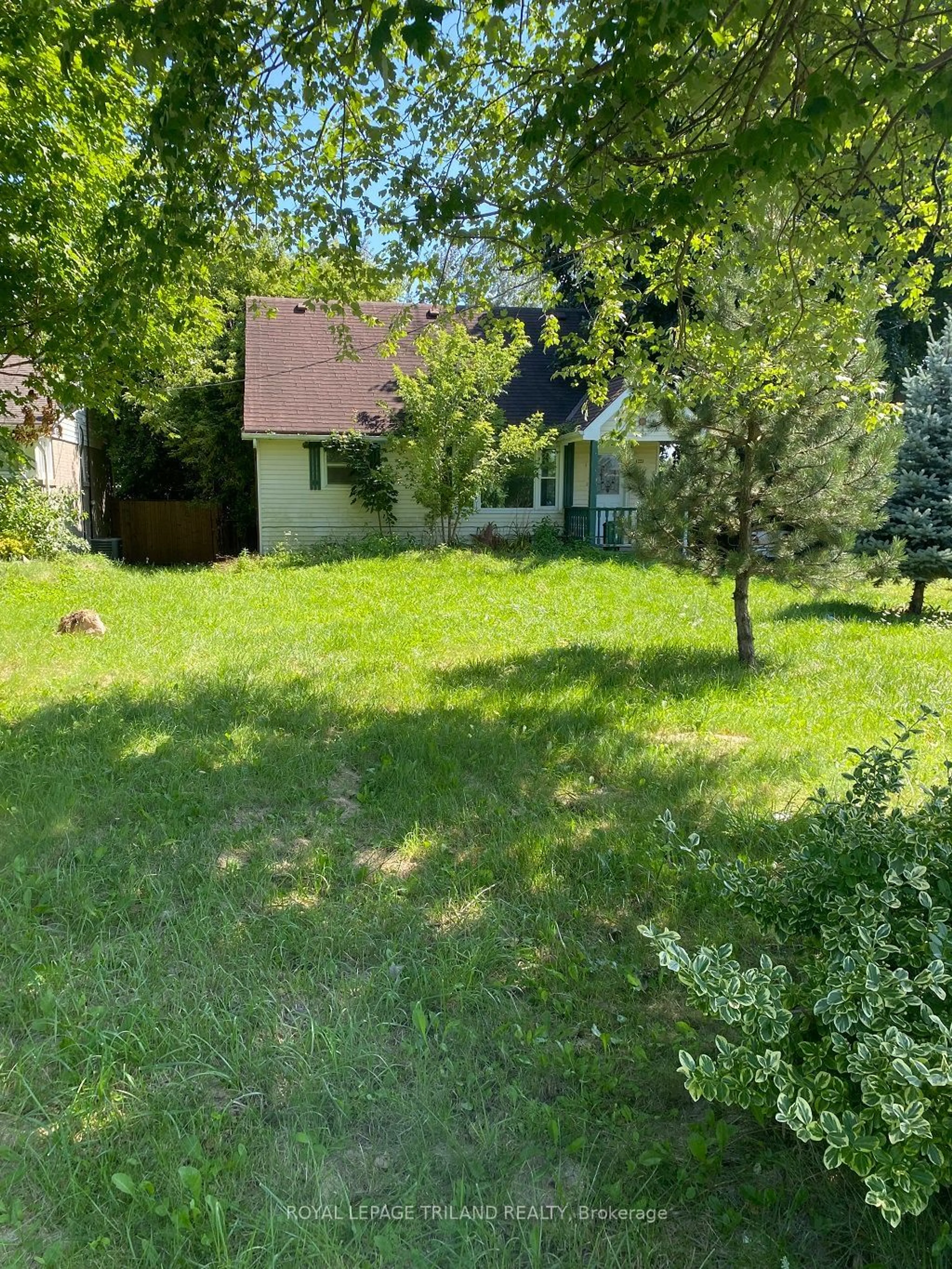 Frontside or backside of a home, the fenced backyard for 1223 SUNNINGDALE Rd, London Ontario N5X 4B1