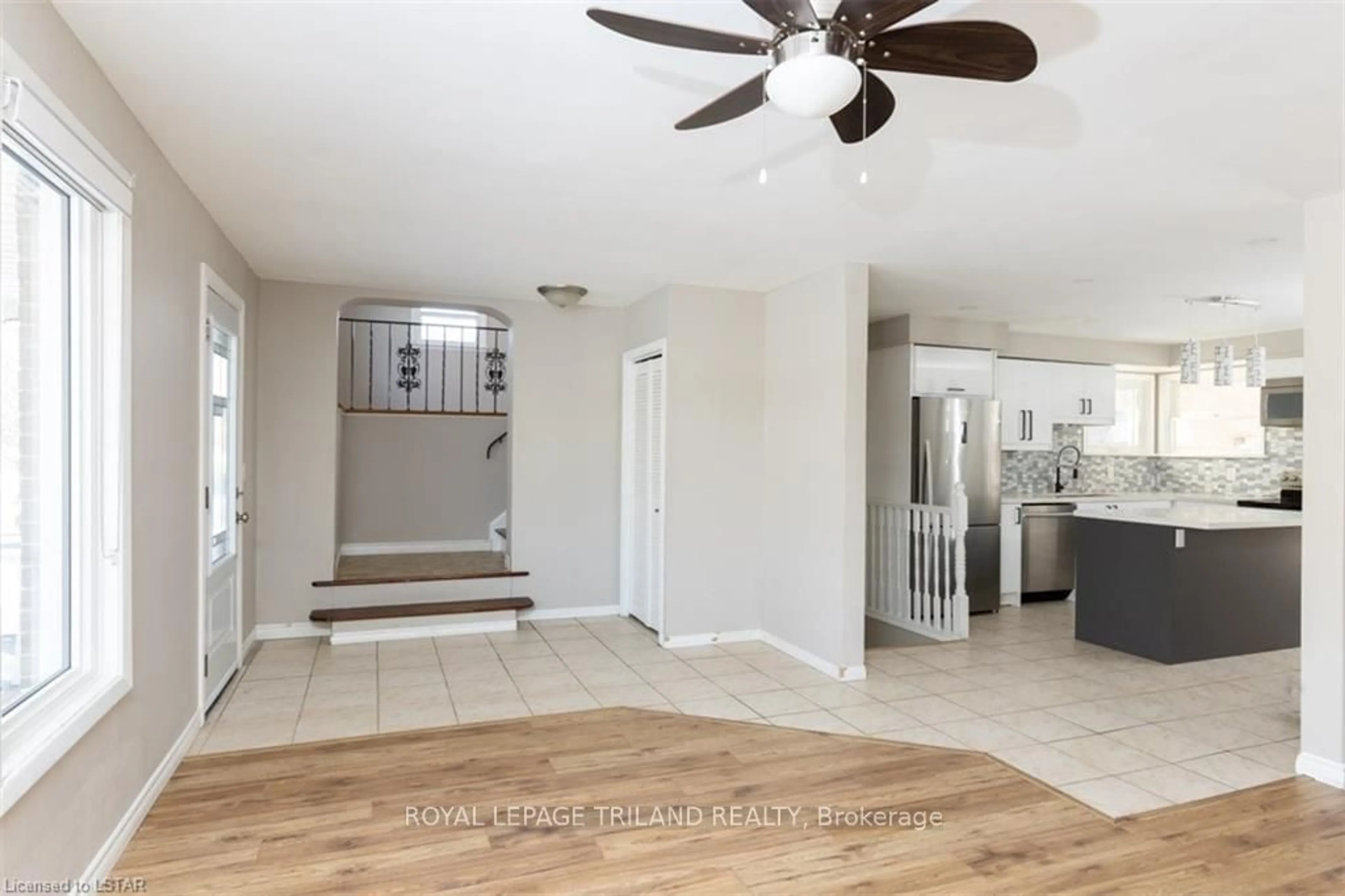 Indoor entryway, wood floors for 1231 SUNNINGDALE Rd, London Ontario N5X 4B1