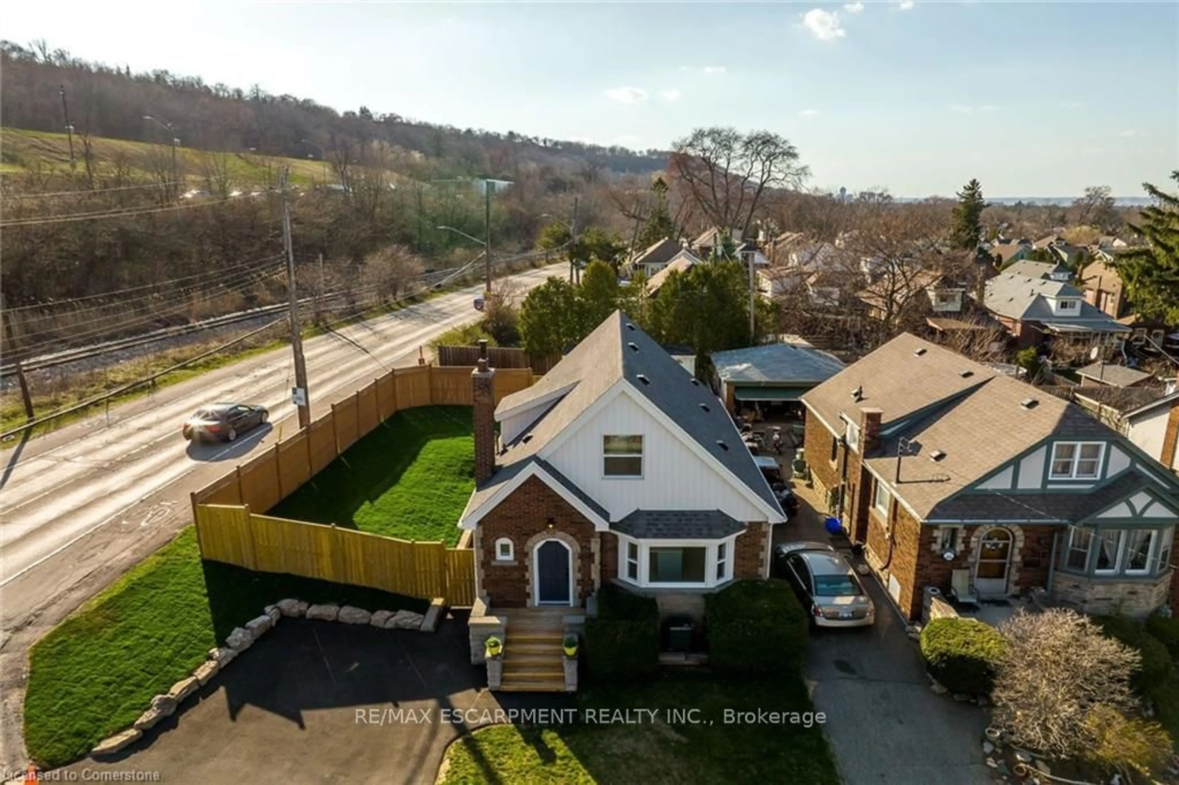 Frontside or backside of a home, the street view for 316 Houghton Ave, Hamilton Ontario L8K 2N3