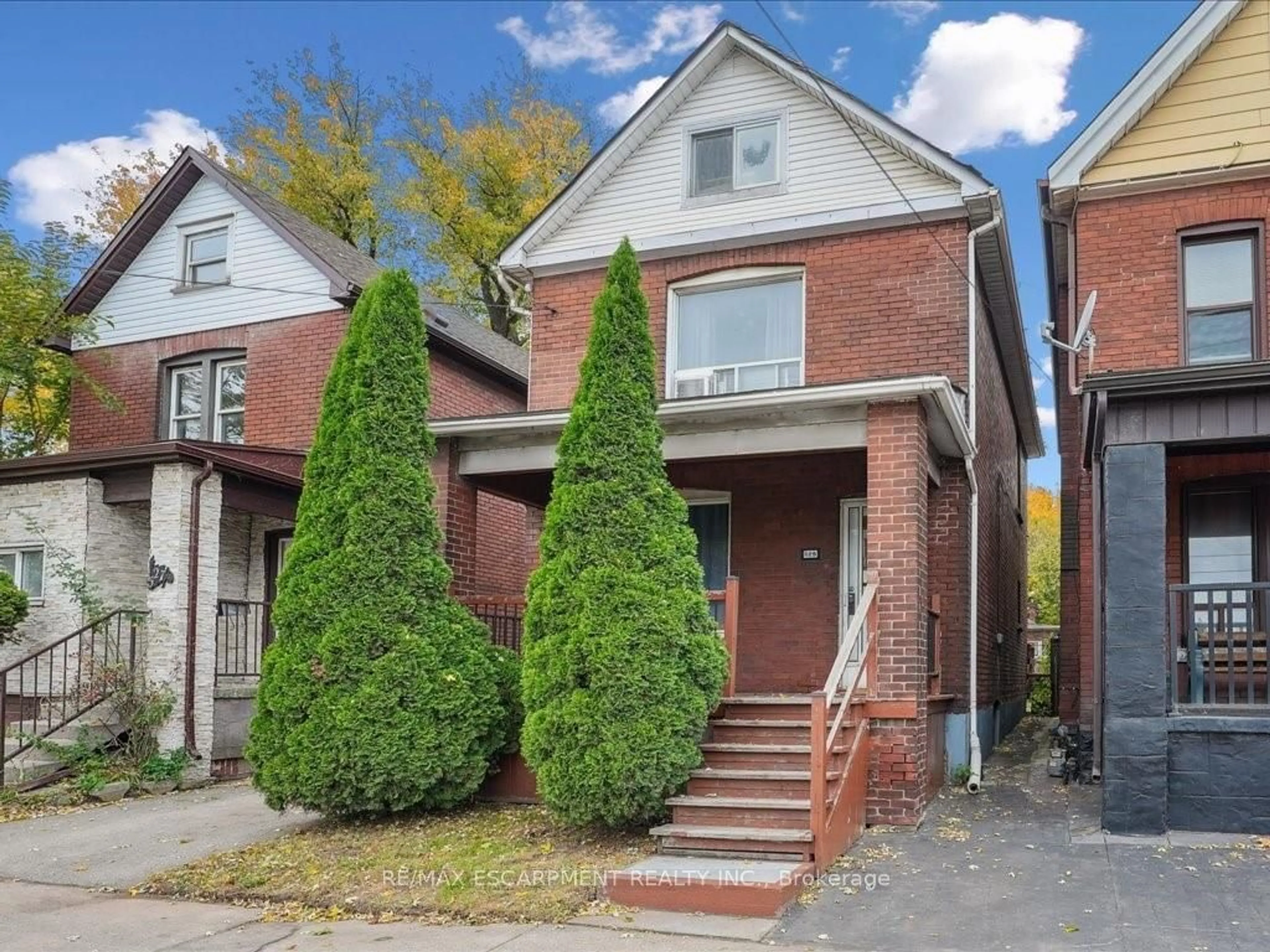 Frontside or backside of a home, the street view for 529 Wentworth St, Hamilton Ontario L8L 5X2