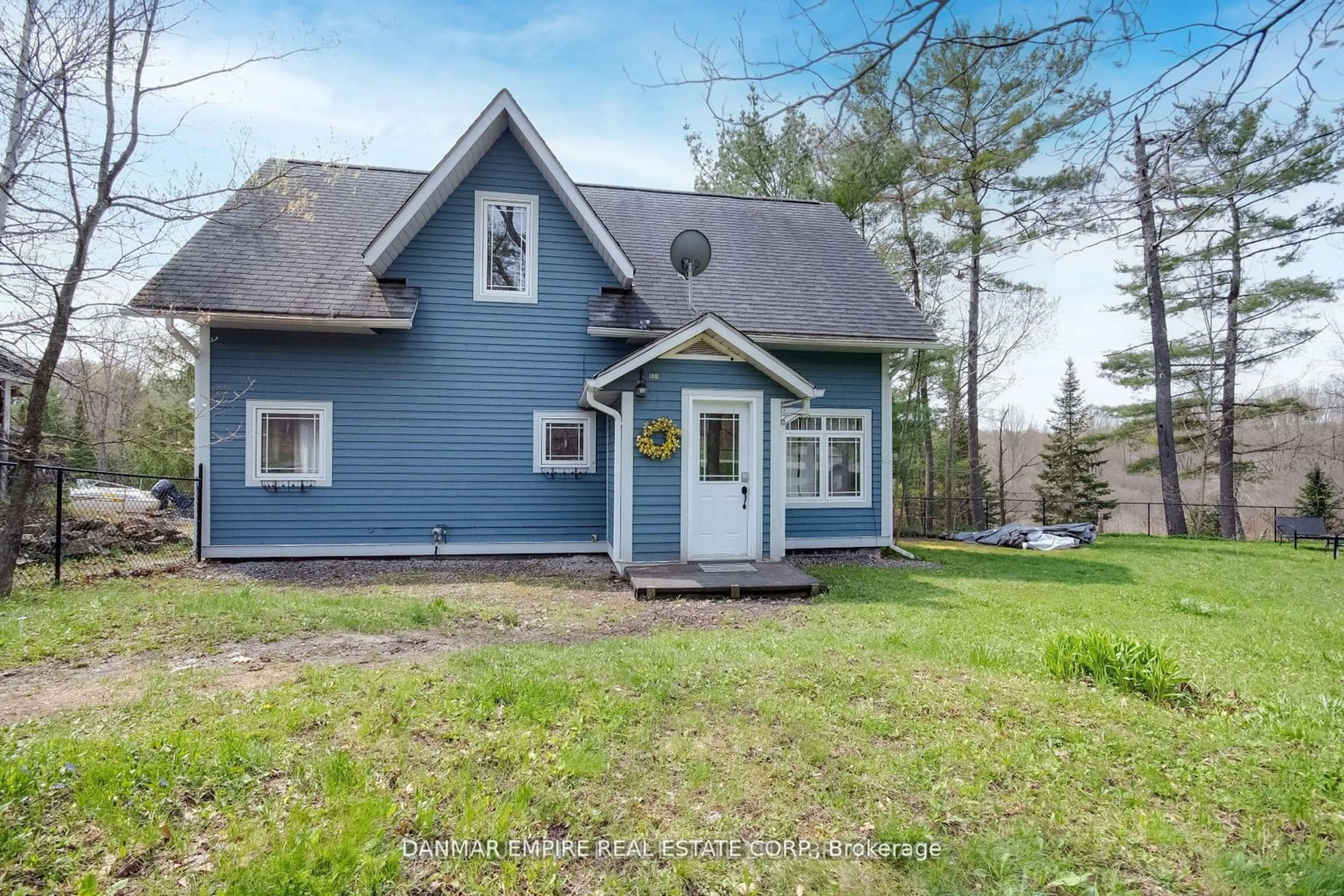 Frontside or backside of a home, cottage for 2827 MUSKOKA RD 118, Muskoka Lakes Ontario P0B 1J0