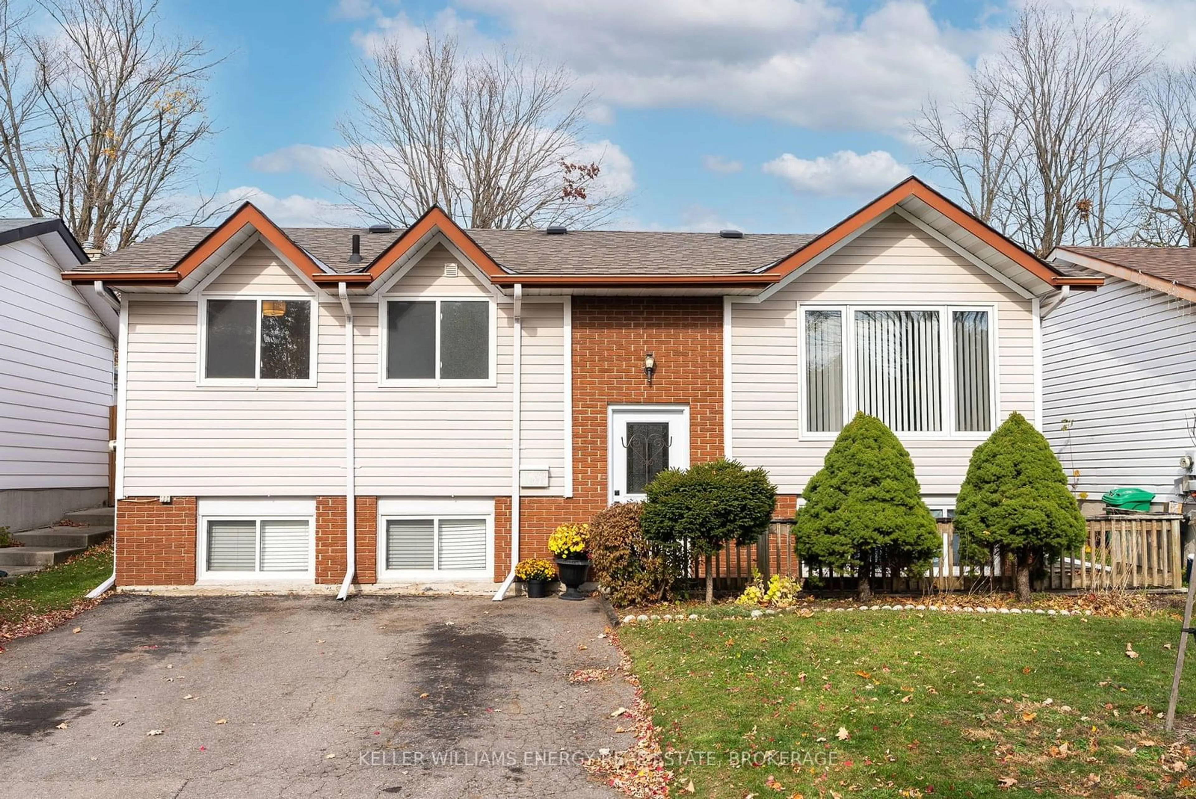 Frontside or backside of a home, cottage for 1678 Woodgrove Cres, Peterborough Ontario K9K 1N2