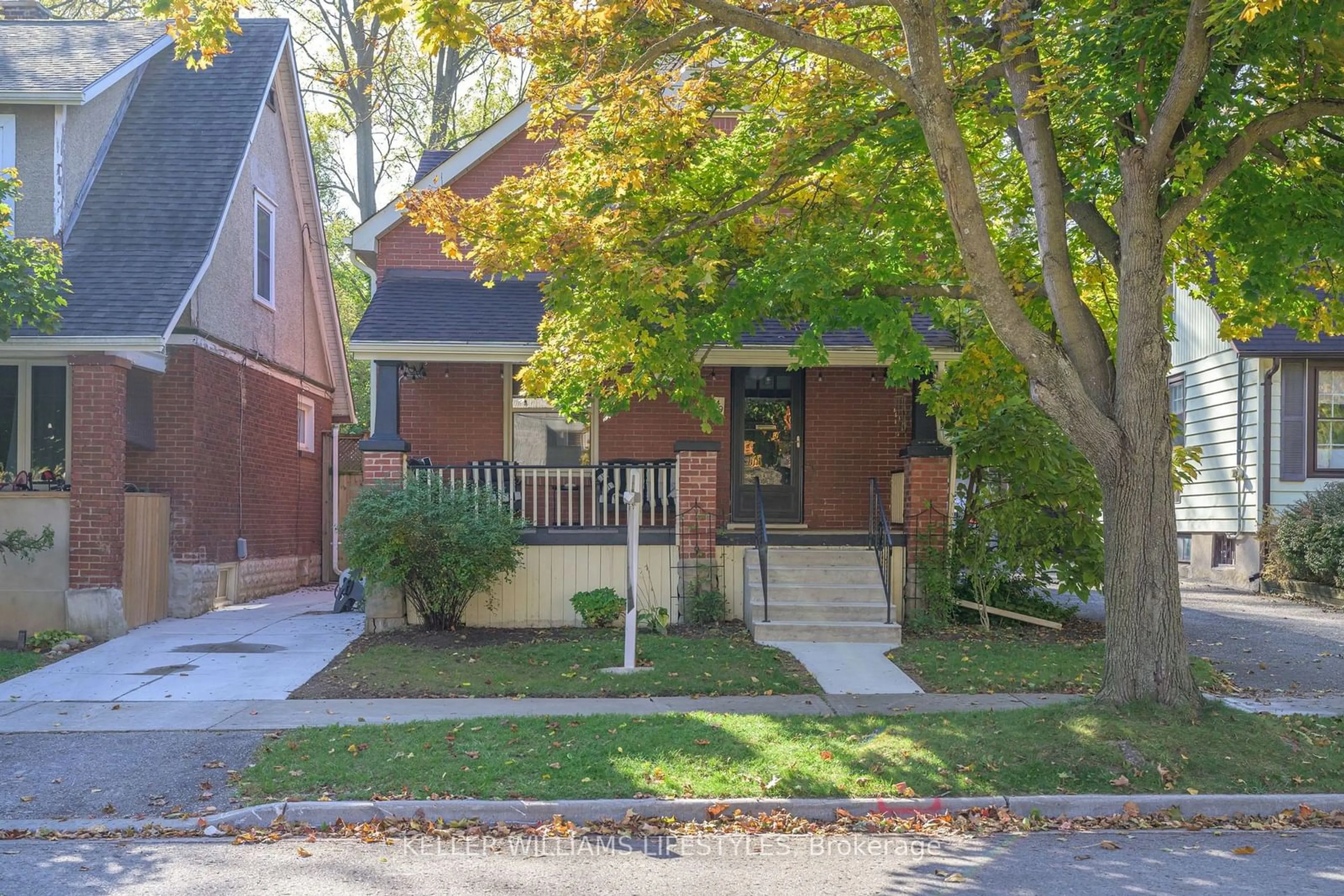 Frontside or backside of a home, the street view for 49 Elmwood Pl, London Ontario N6J 1J4