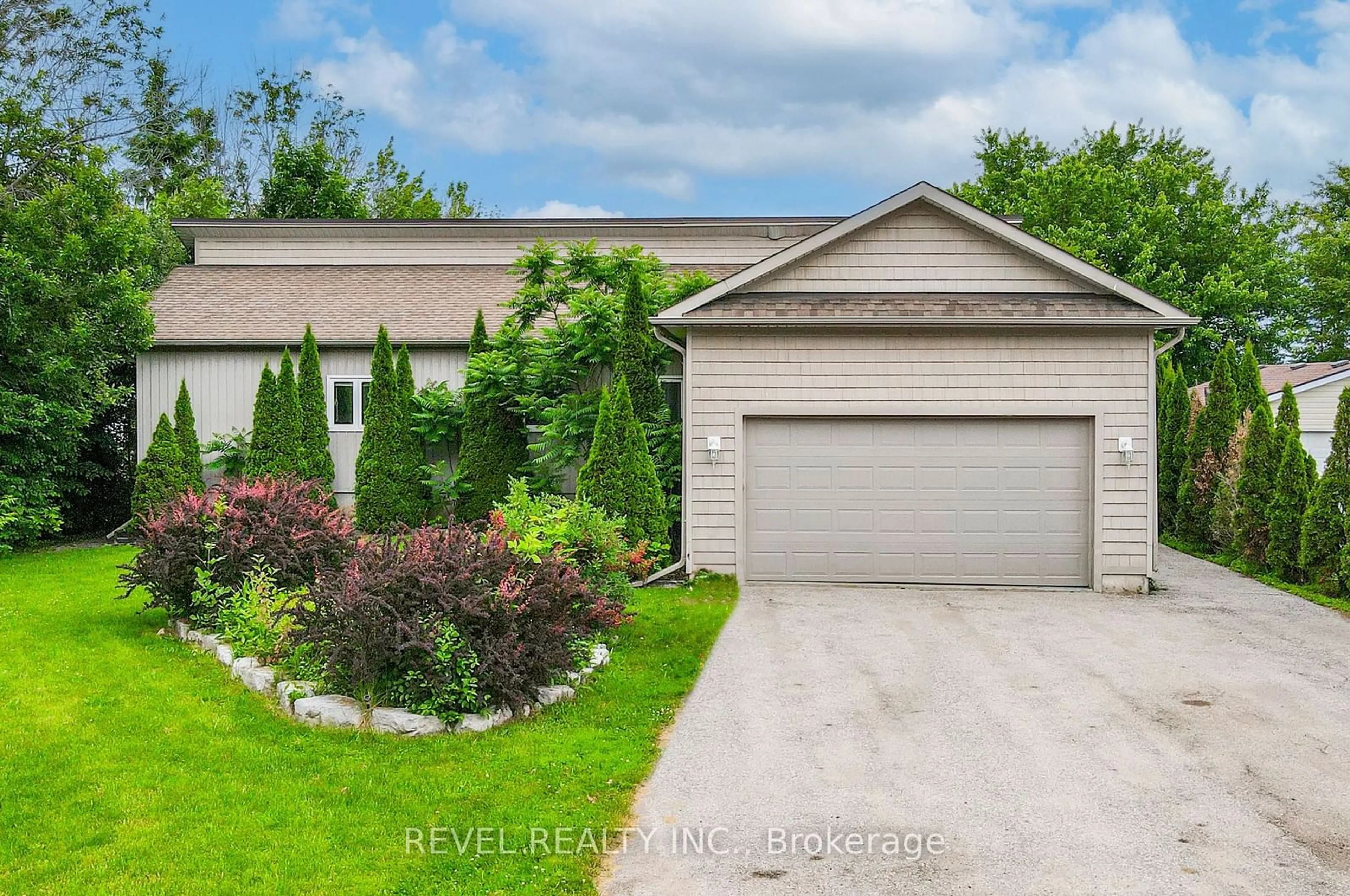 Frontside or backside of a home, cottage for 31 Shelley Dr, Kawartha Lakes Ontario K0M 2C0