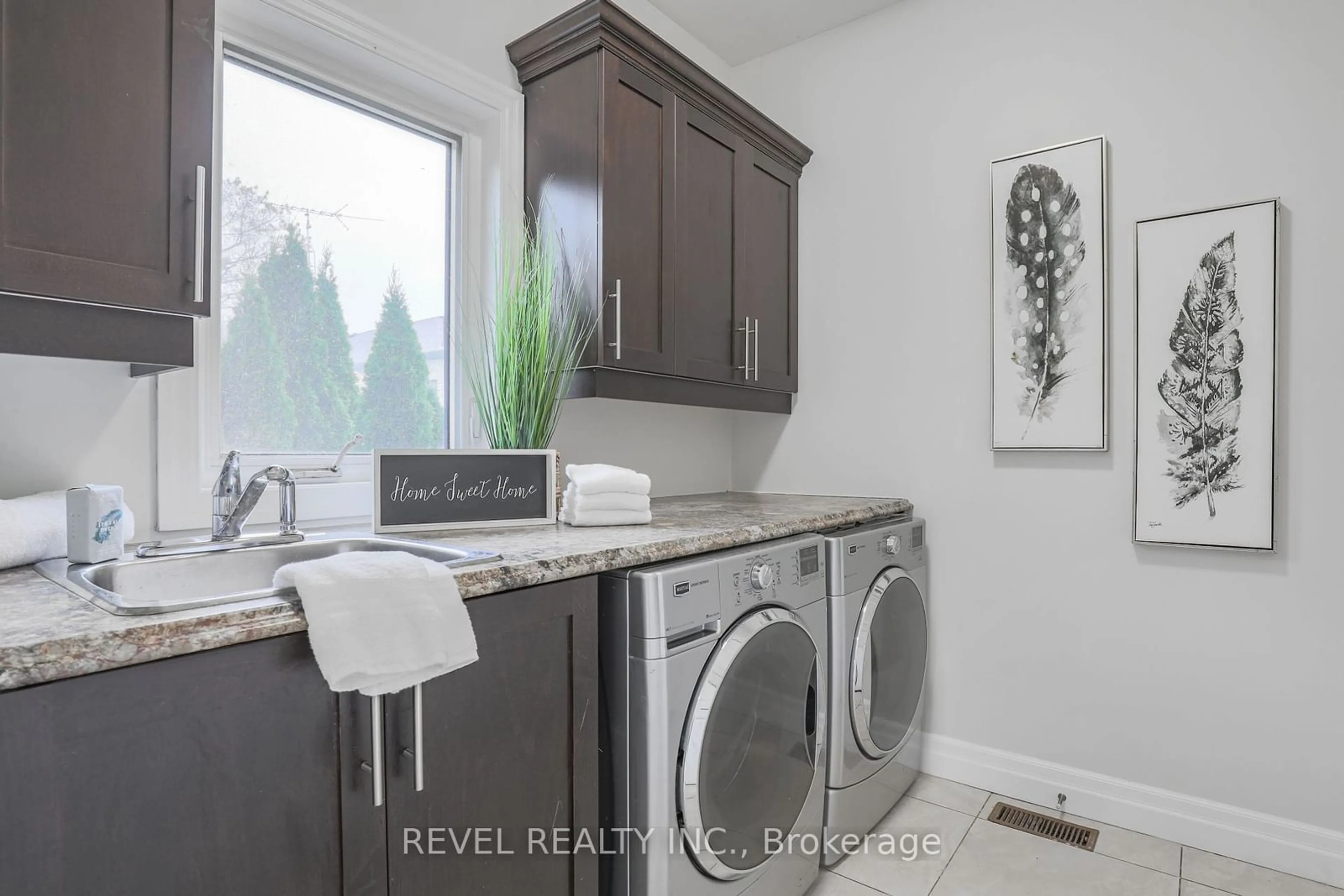 Laundry room for 31 Shelley Dr, Kawartha Lakes Ontario K0M 2C0