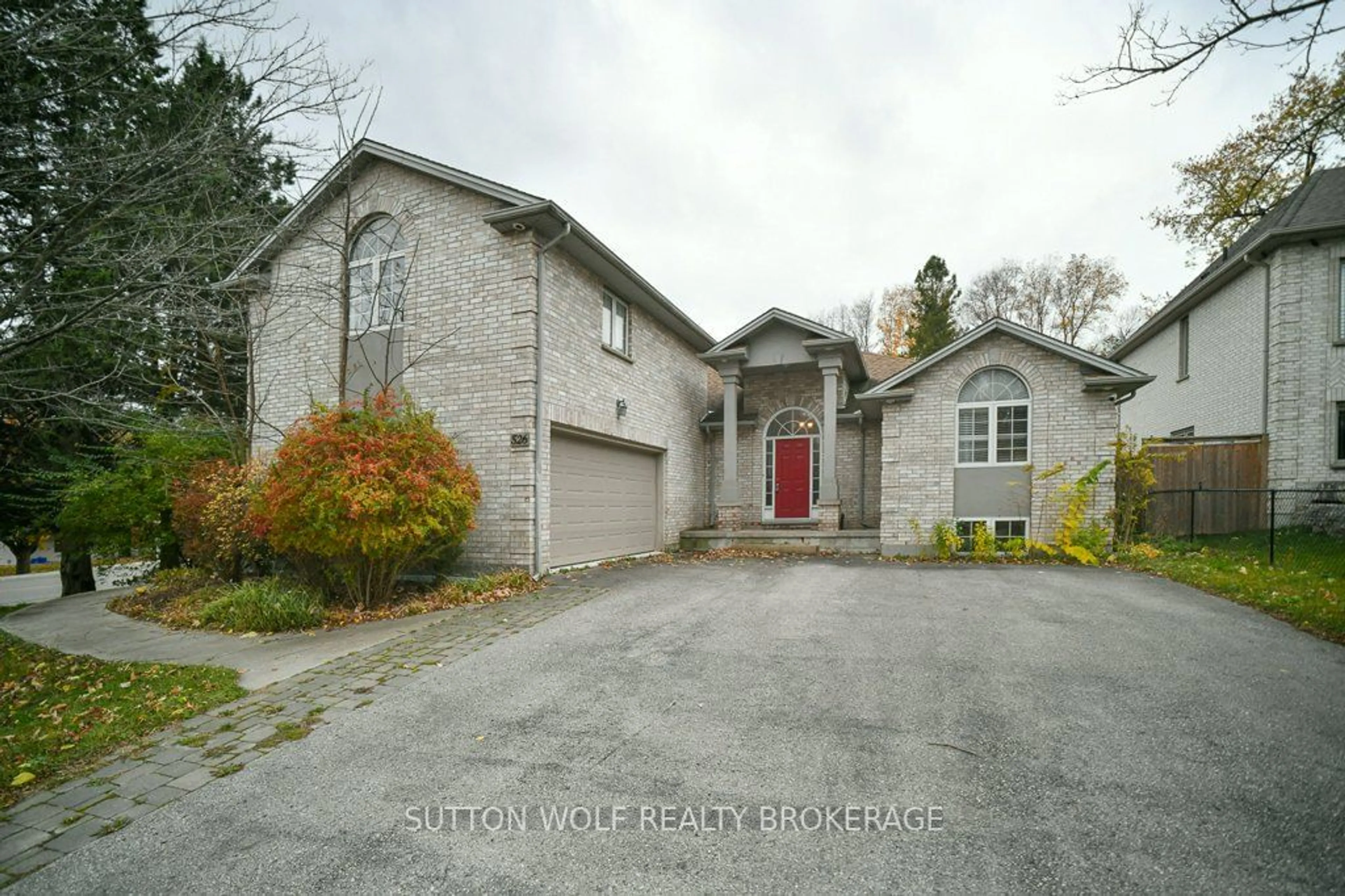 Frontside or backside of a home, the street view for 526 Kininvie Dr, London Ontario N6G 1N9