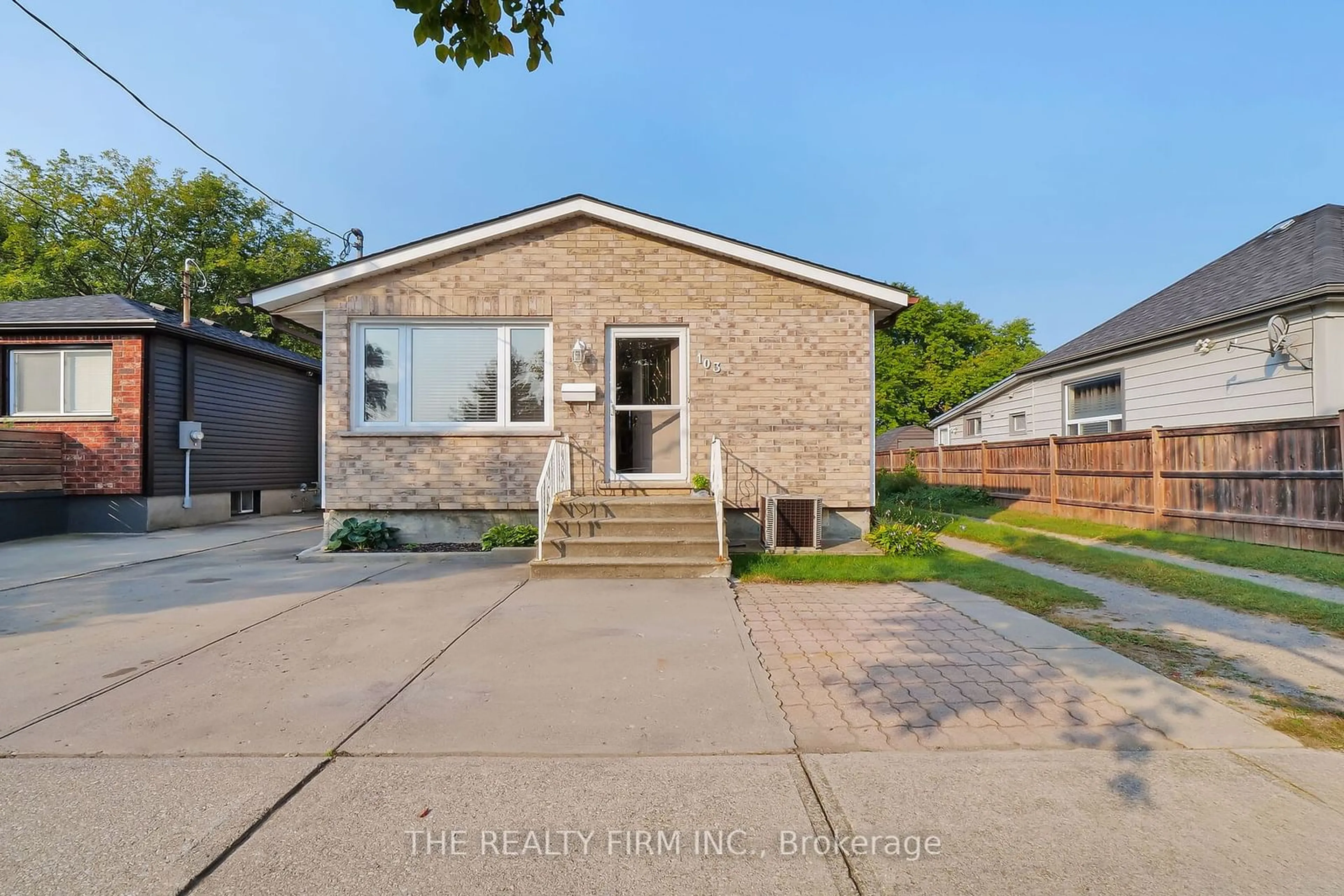 Frontside or backside of a home, the street view for 103 Glenwood Ave, London Ontario N5Z 2P7