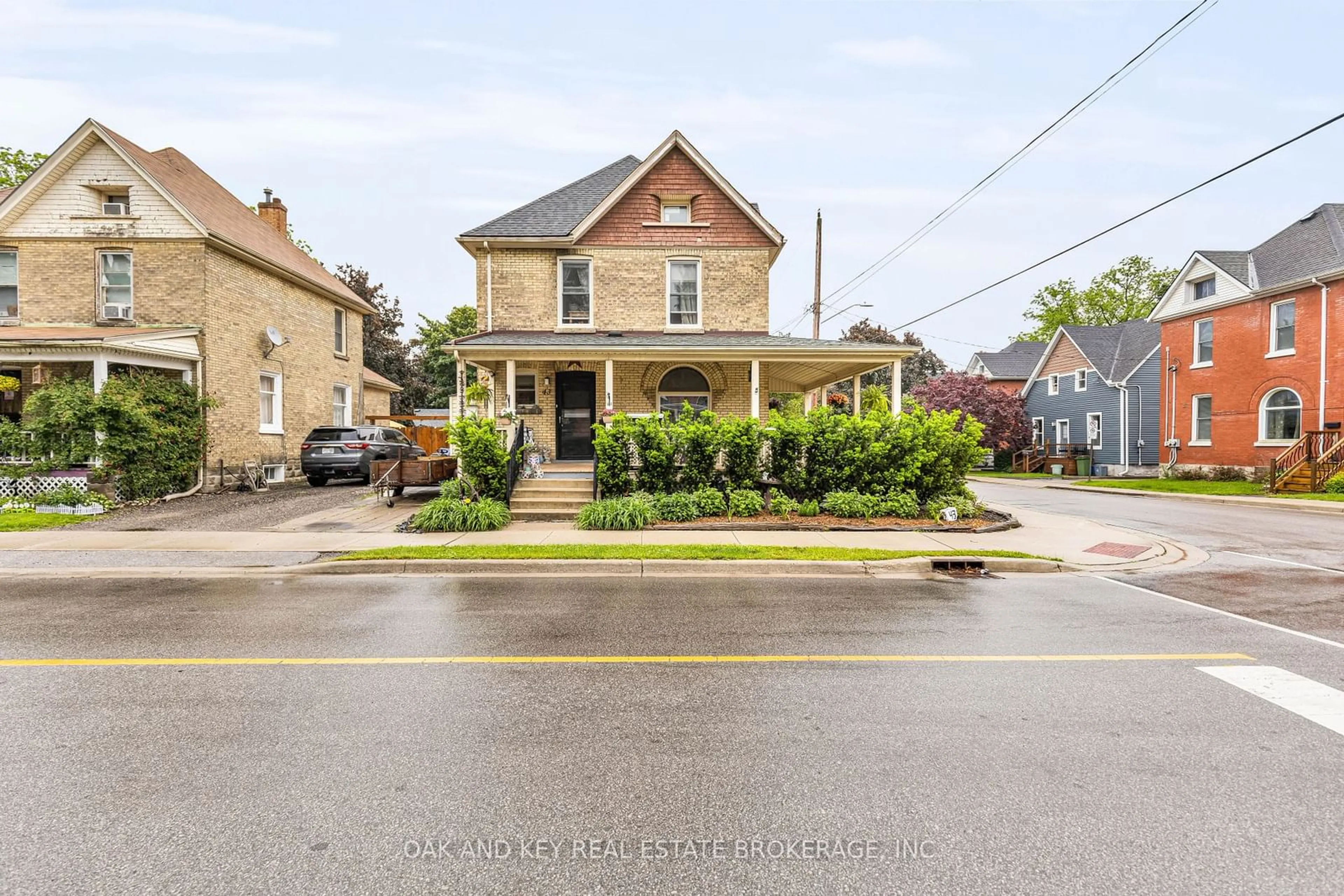 A pic from exterior of the house or condo, the street view for 43 Queen St, St. Thomas Ontario N5R 3J1