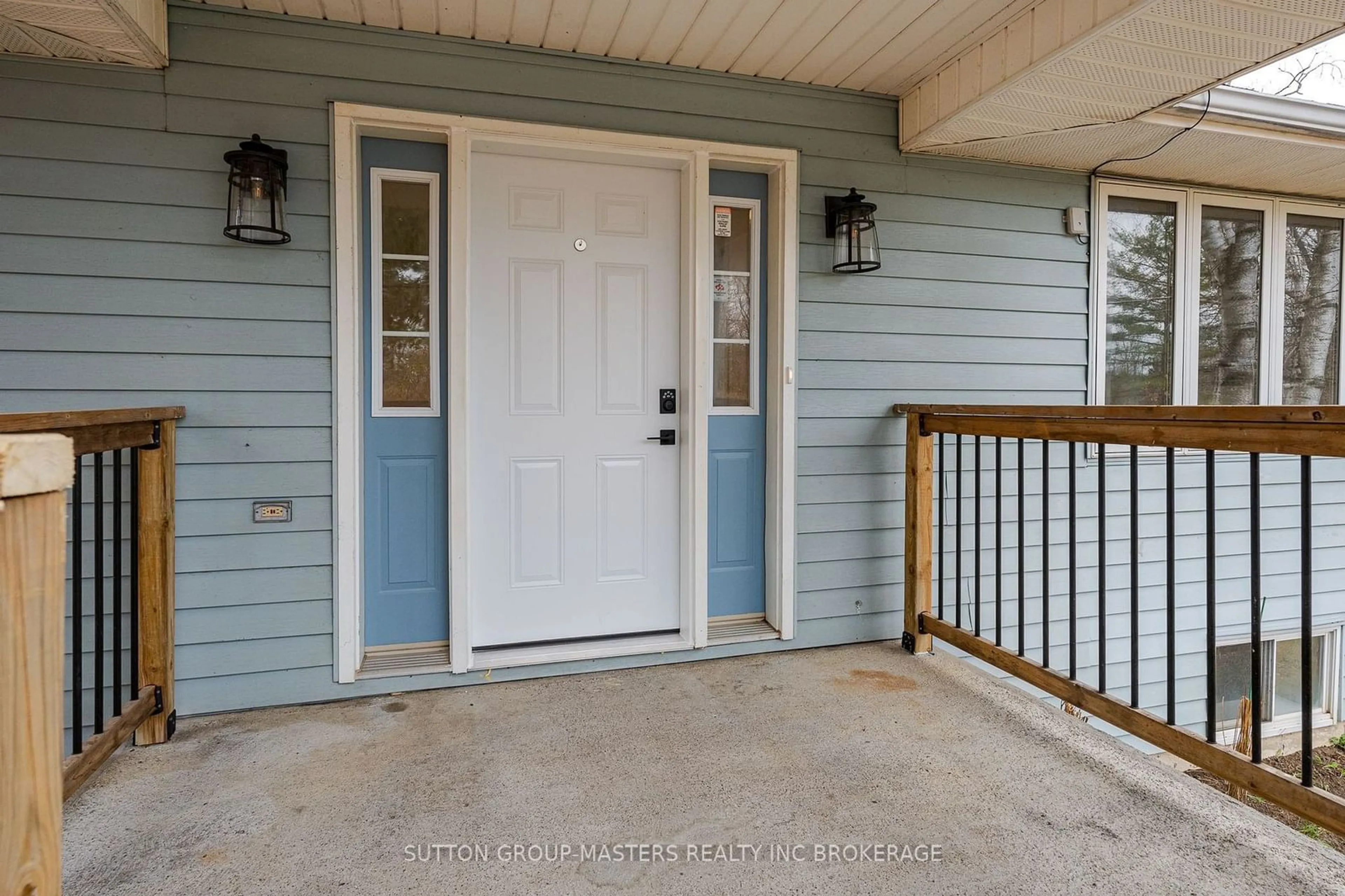 Indoor entryway, wood floors for 5972 FIRST LAKE Rd, South Frontenac Ontario K0H 2W0