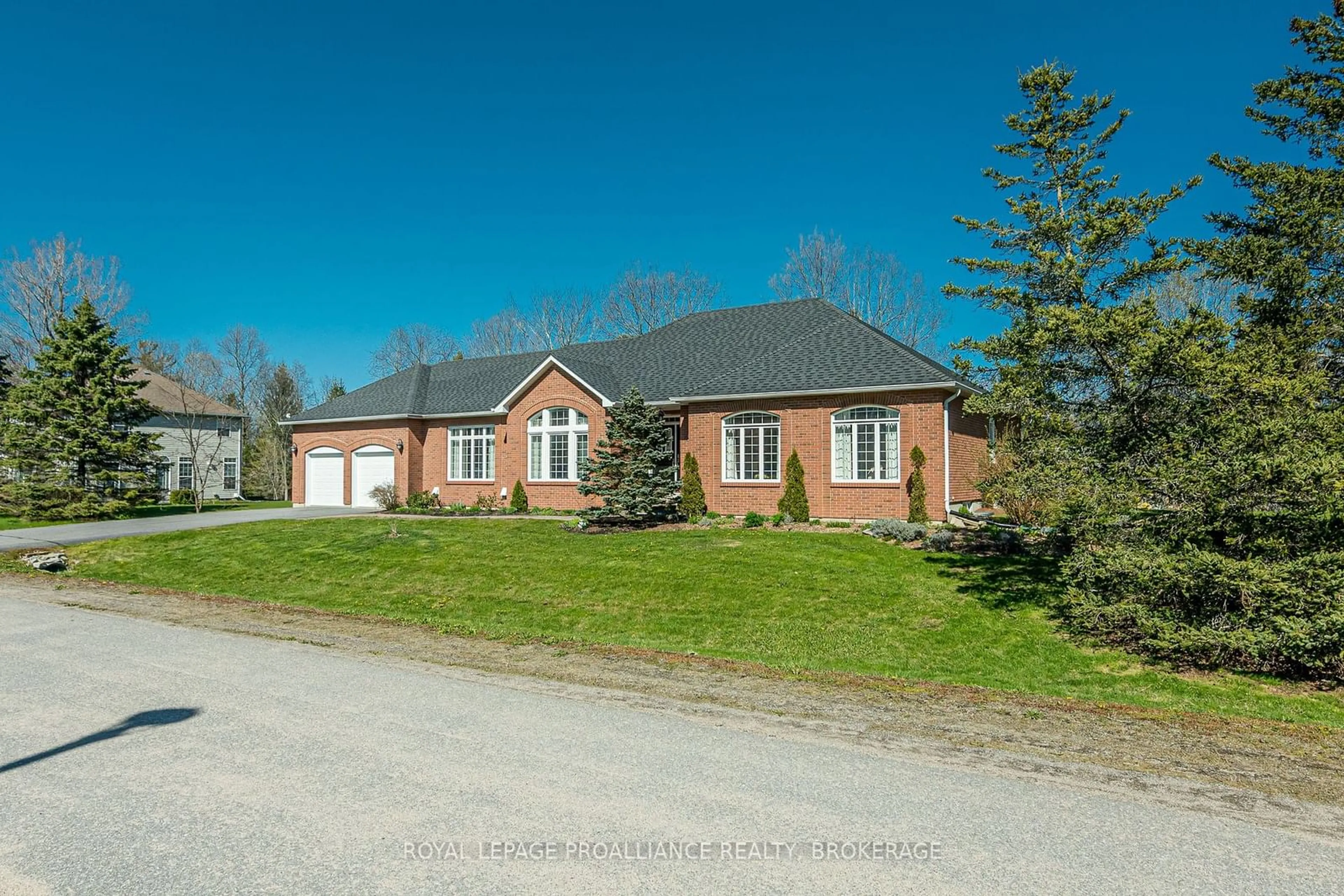 Frontside or backside of a home, cottage for 651 Woodland Pl, Kingston Ontario K7L 4V1