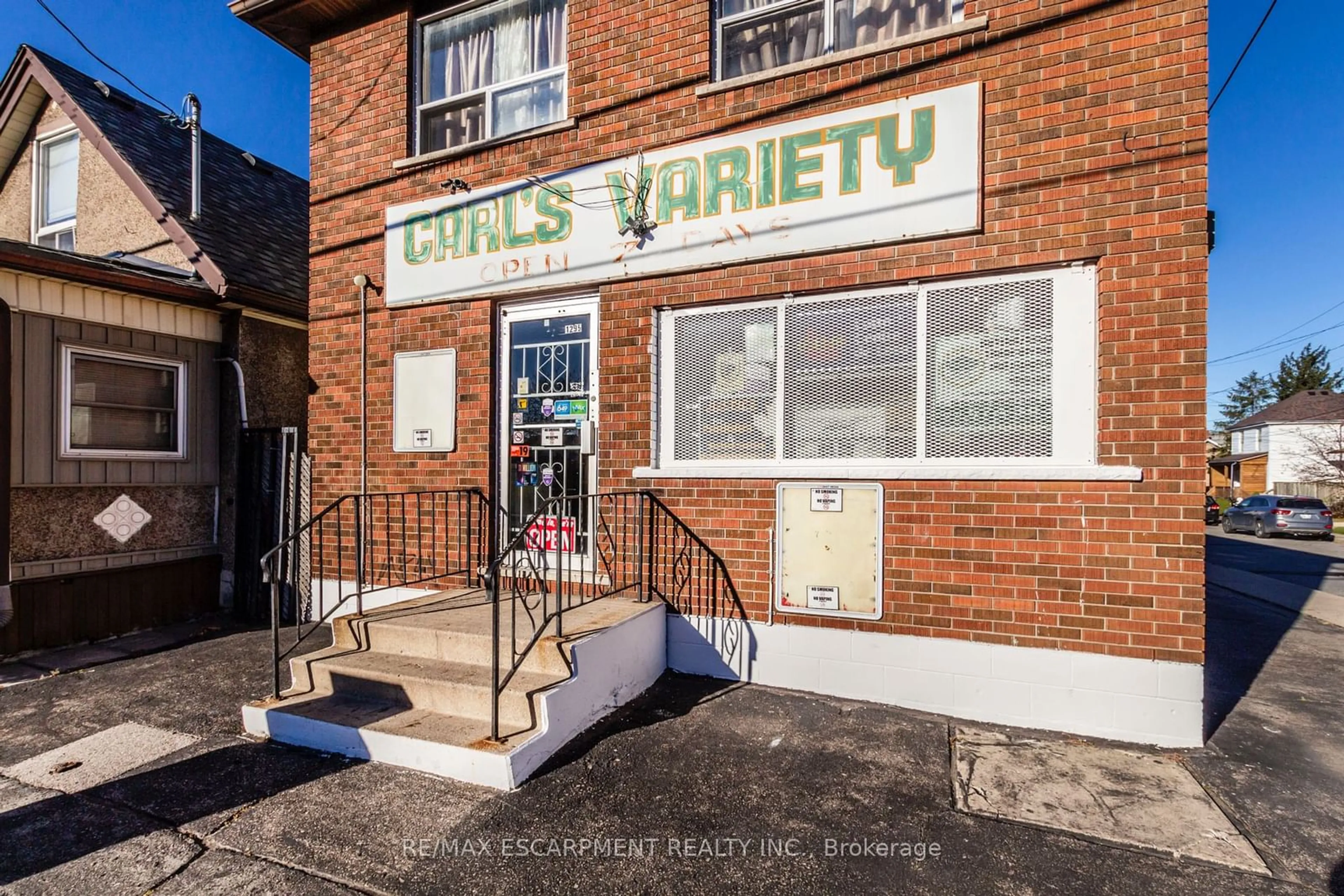 Patio, the front or back of building for 1295 Cannon St, Hamilton Ontario L8H 1V5