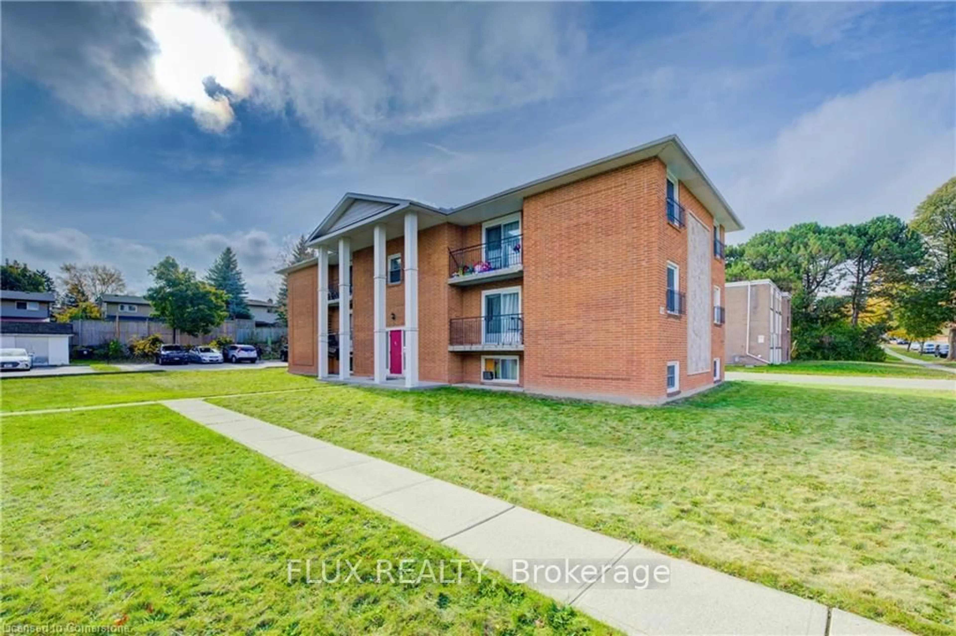 A pic from exterior of the house or condo, the front or back of building for 59 Brybeck Cres, Kitchener Ontario N2M 2C5