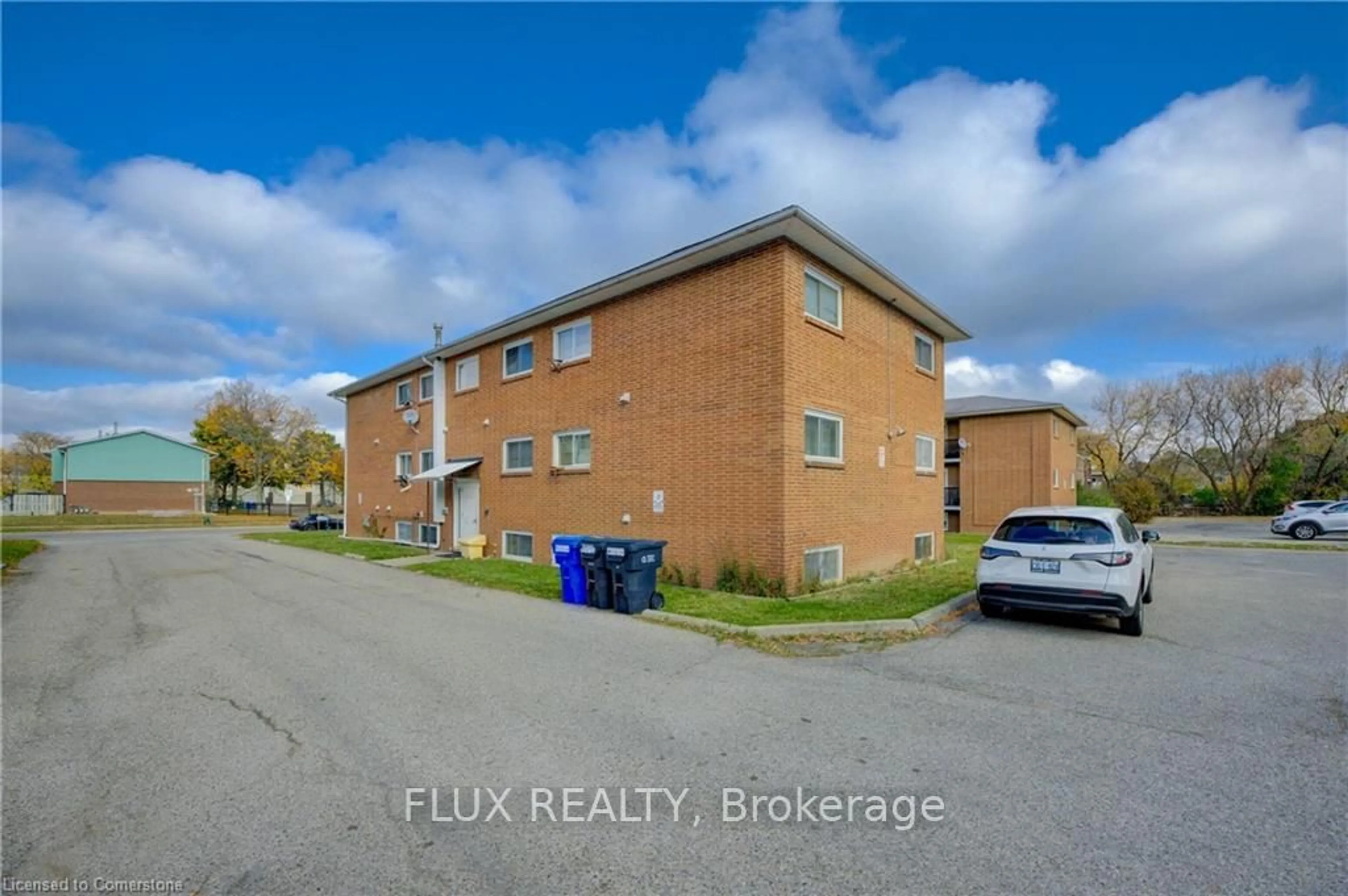 Frontside or backside of a home, the front or back of building for 59 Brybeck Cres, Kitchener Ontario N2M 2C5