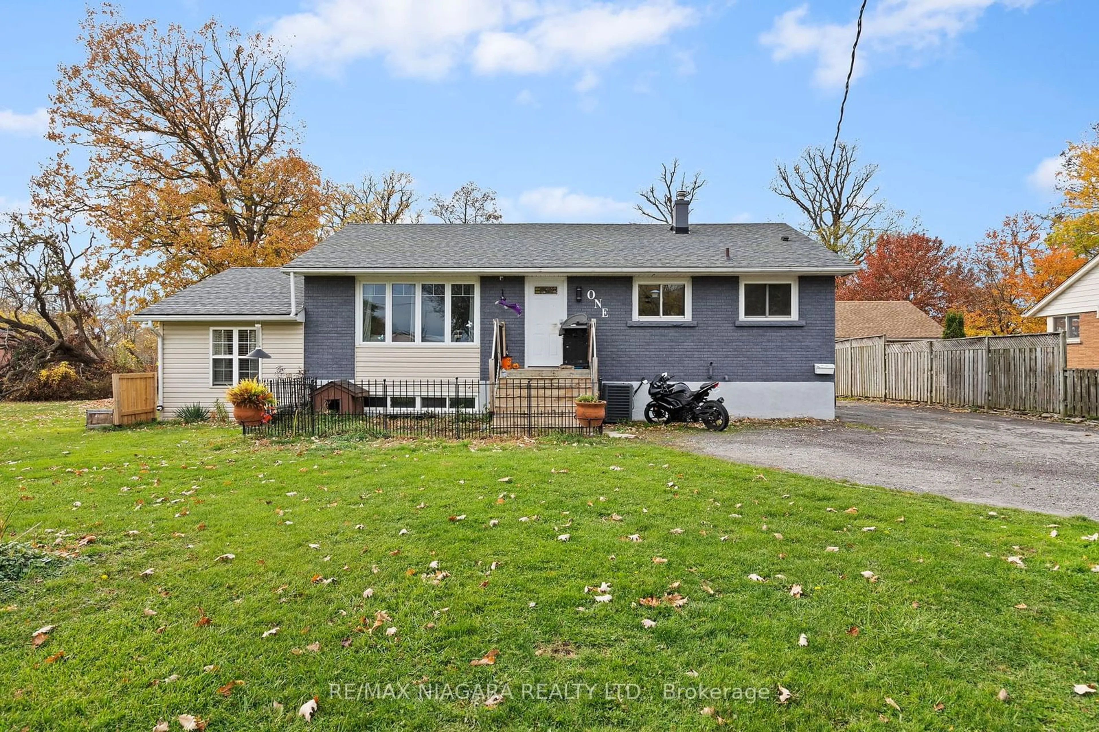 Frontside or backside of a home, cottage for 1 Woodside Dr, Port Colborne Ontario L3K 5G9