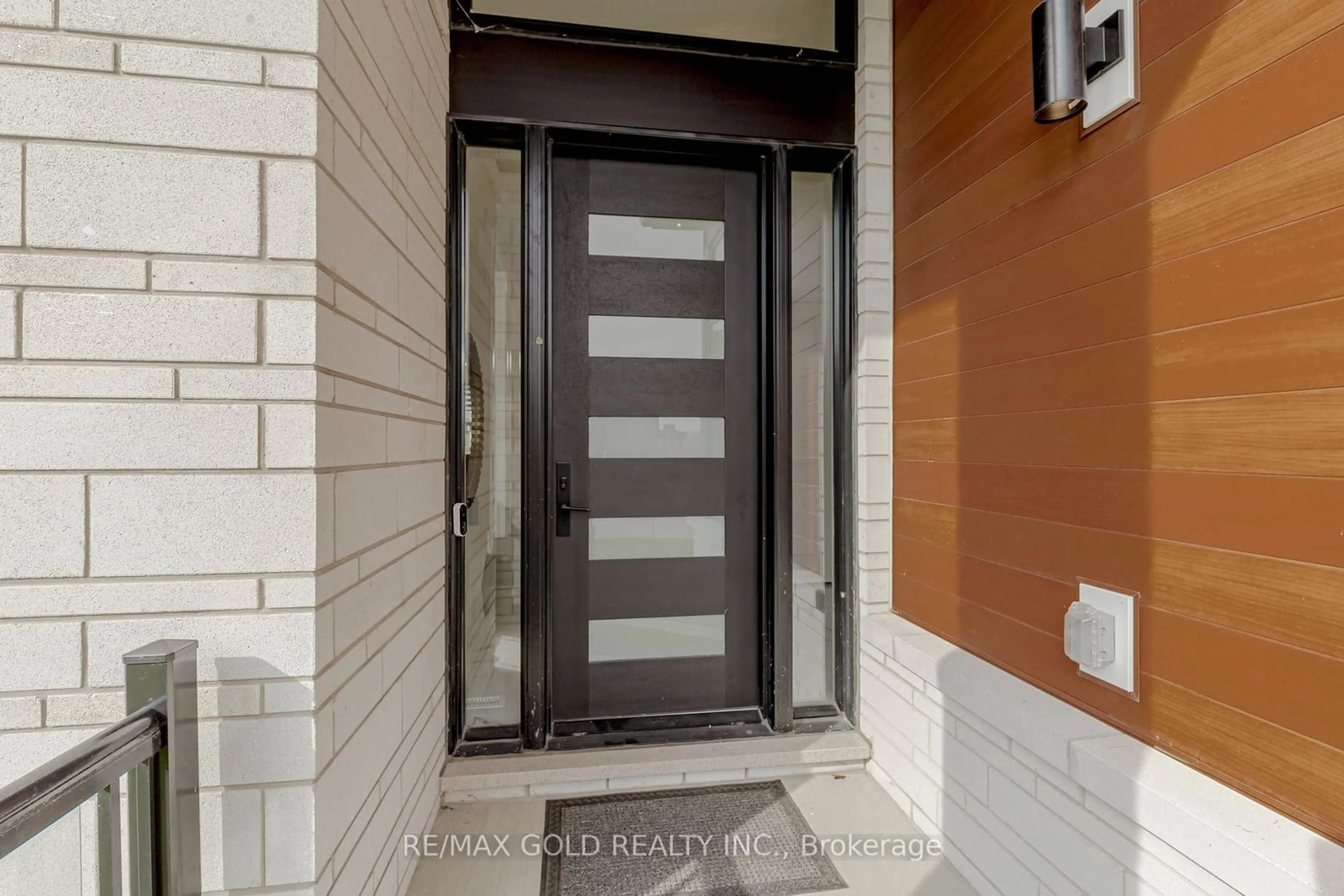 Indoor entryway, wood floors for 169 Springside Cres, Blue Mountains Ontario L9Y 5L3