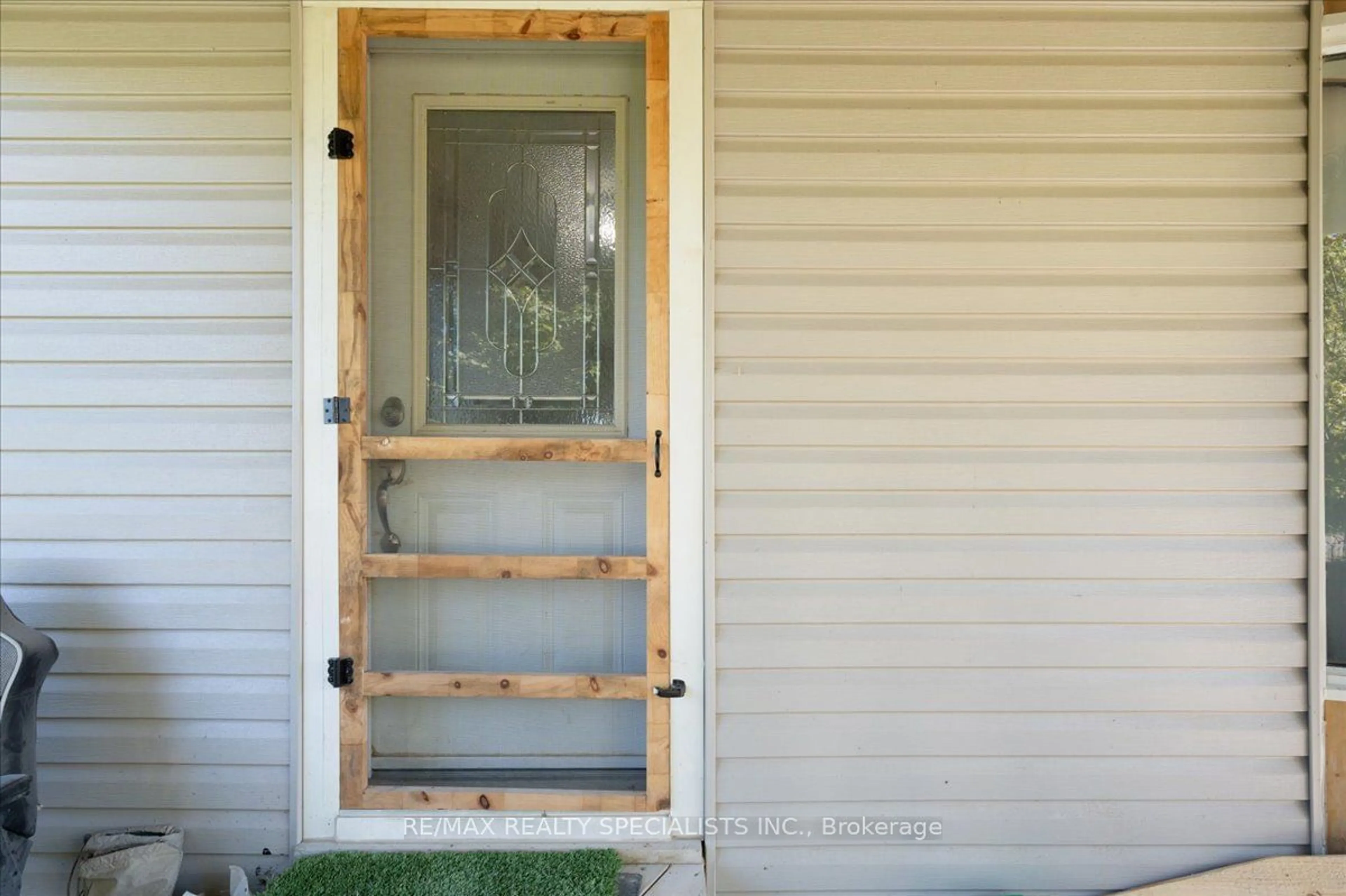 Indoor entryway, wood floors for 4113 Martin Rd, Lincoln Ontario L0R 2C0