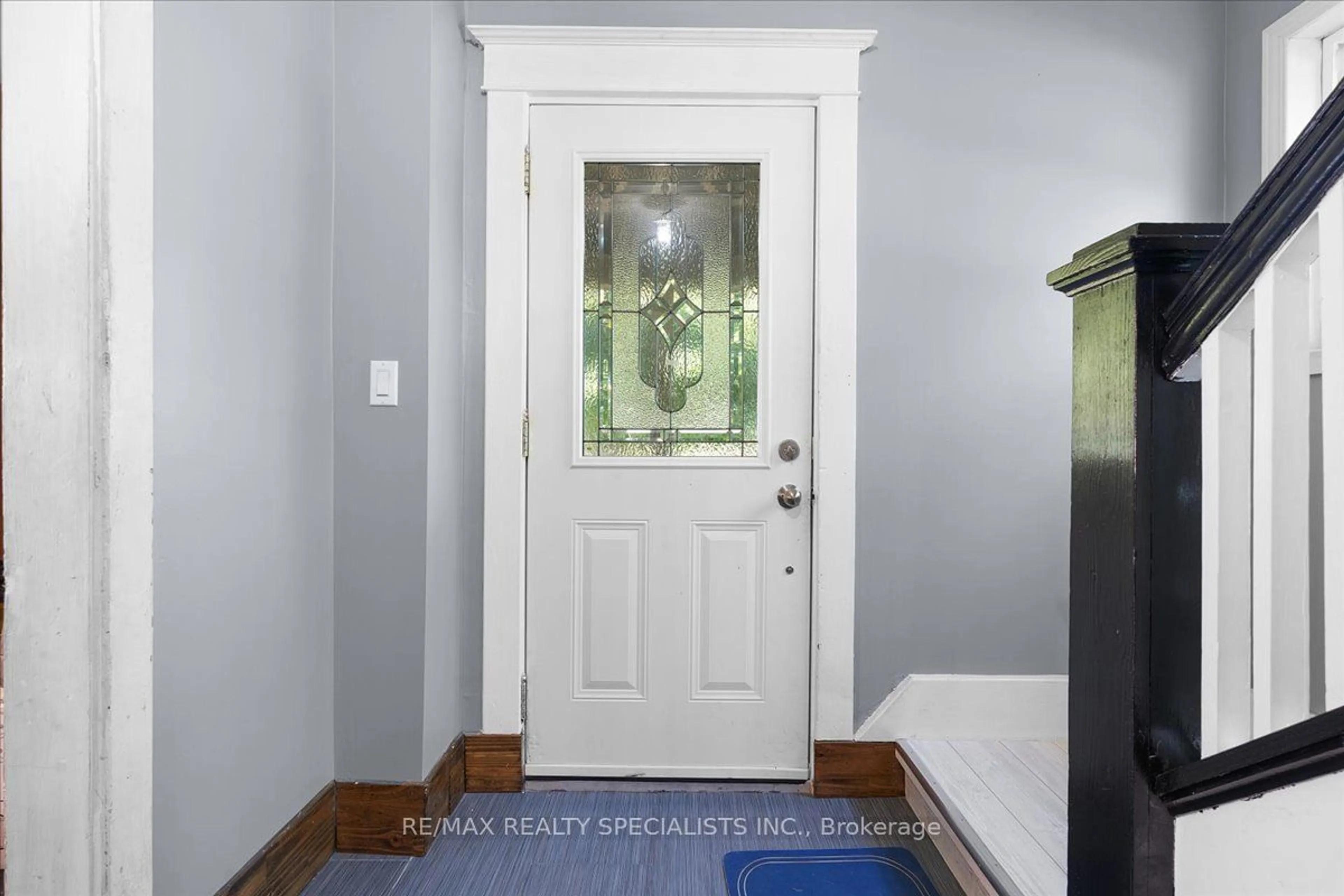 Indoor entryway, wood floors for 4113 Martin Rd, Lincoln Ontario L0R 2C0