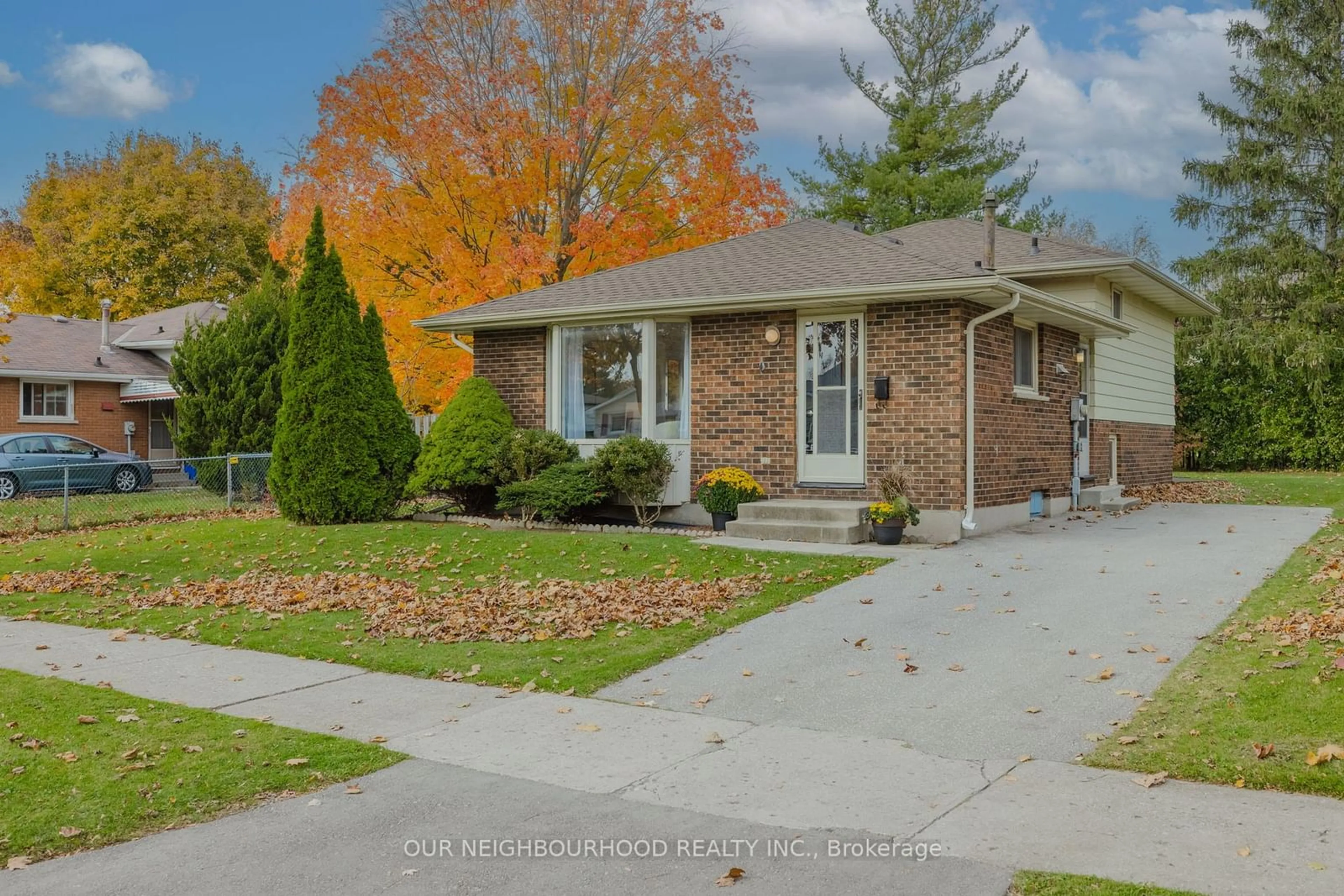 Frontside or backside of a home, the street view for 448 Ferndale Ave, London Ontario N6C 2Z1