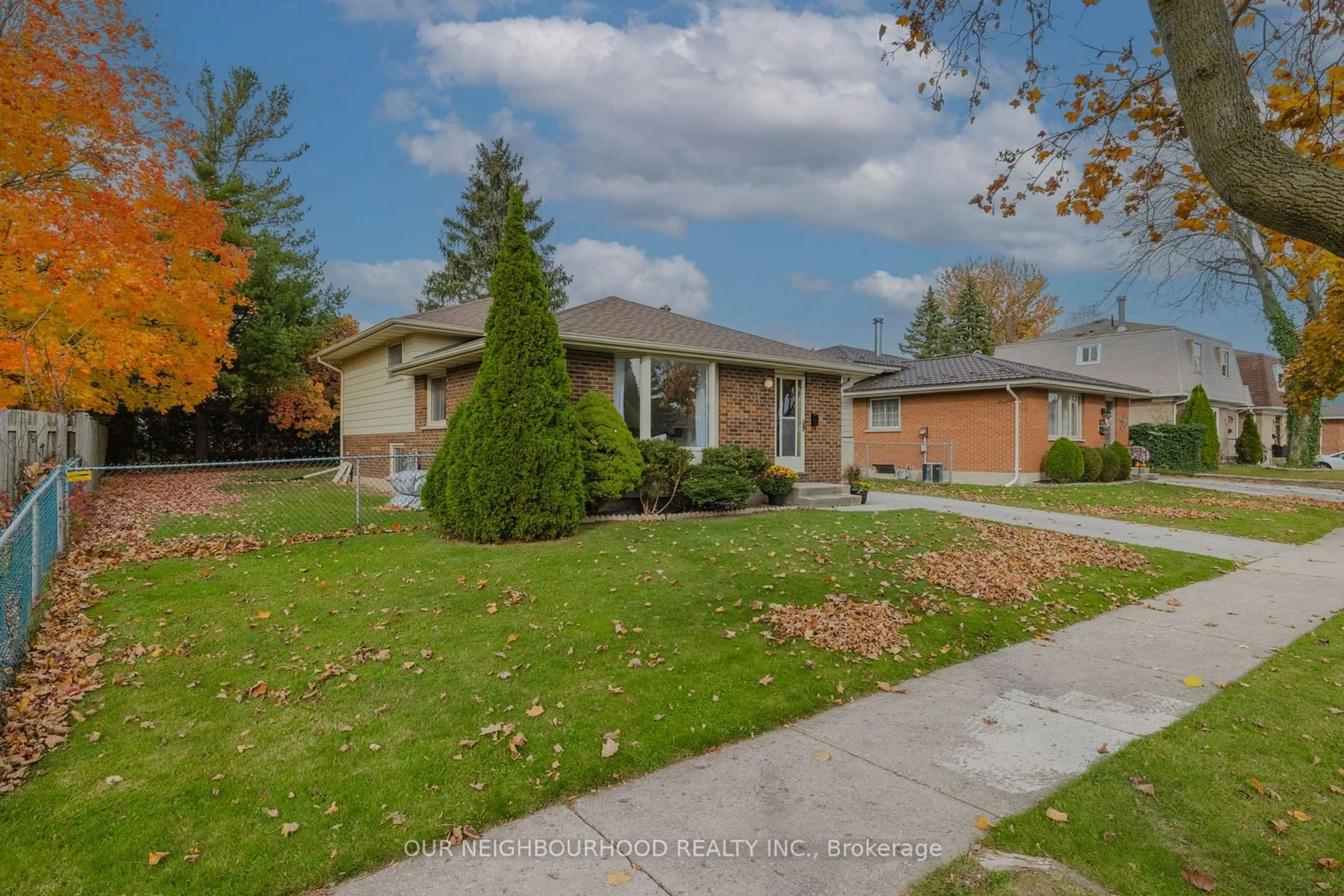 Frontside or backside of a home, the street view for 448 Ferndale Ave, London Ontario N6C 2Z1