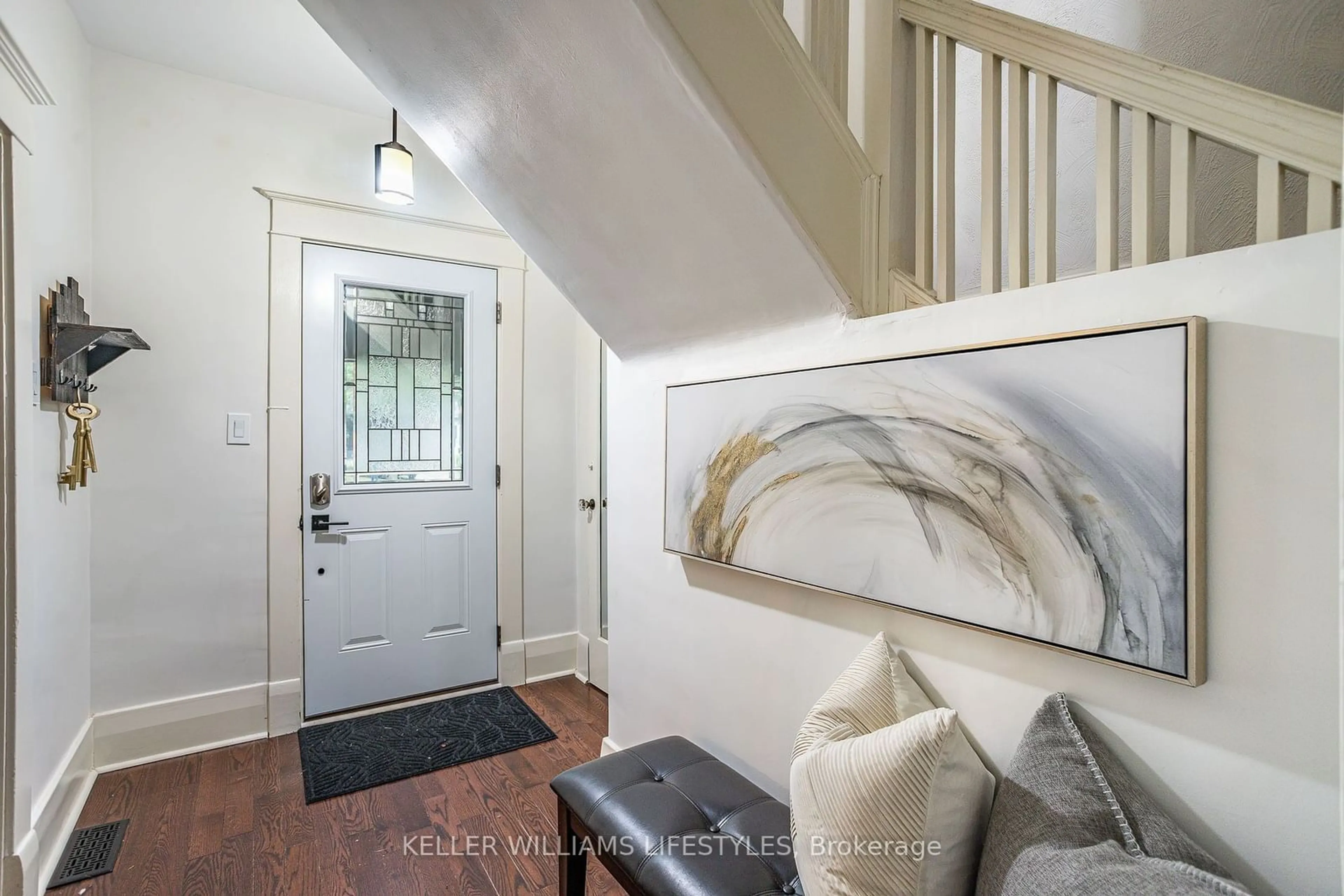 Indoor entryway, wood floors for 846 Colborne St, London Ontario N6A 4A2