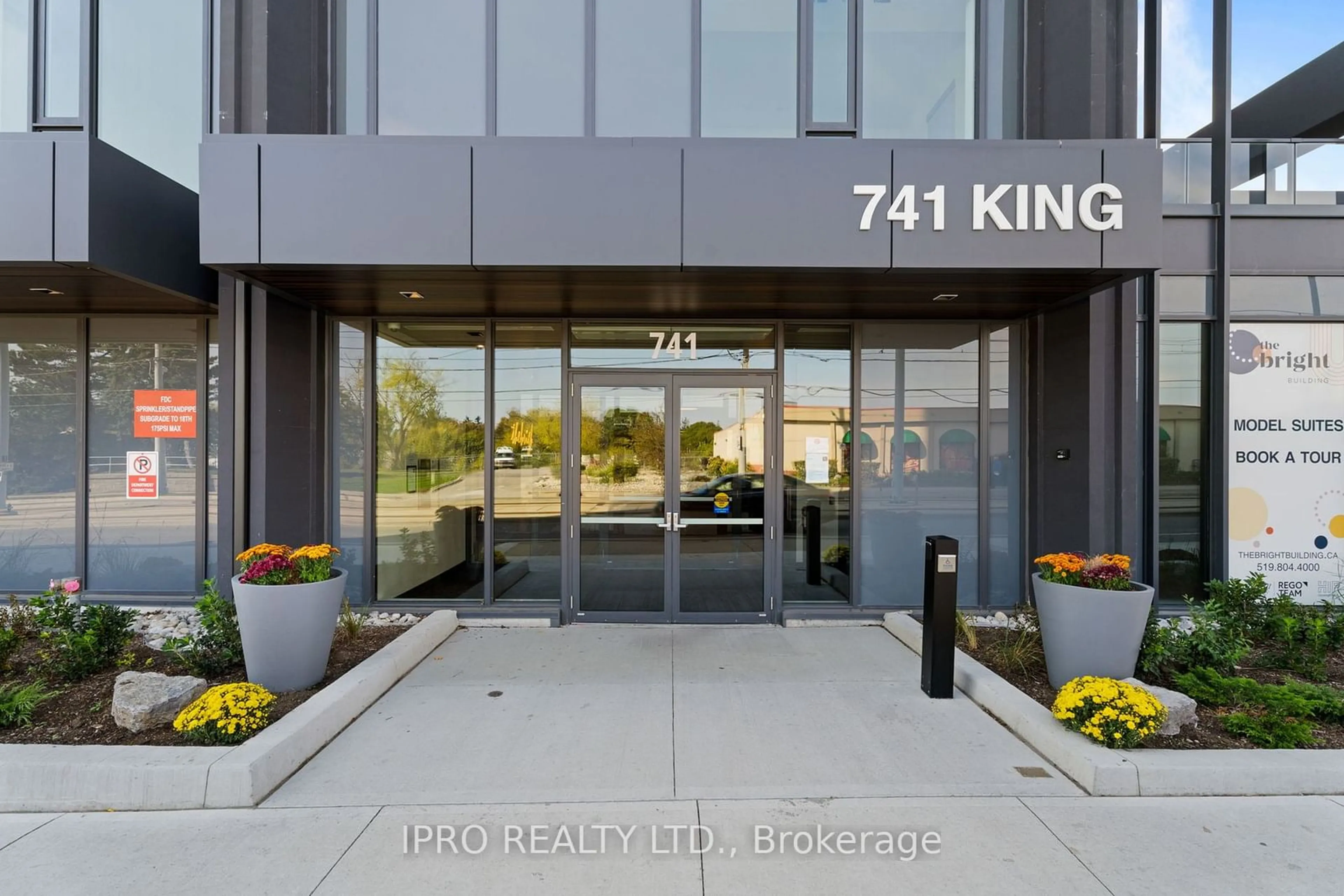 Indoor foyer for 741 King St #409, Kitchener Ontario N2G 0E9