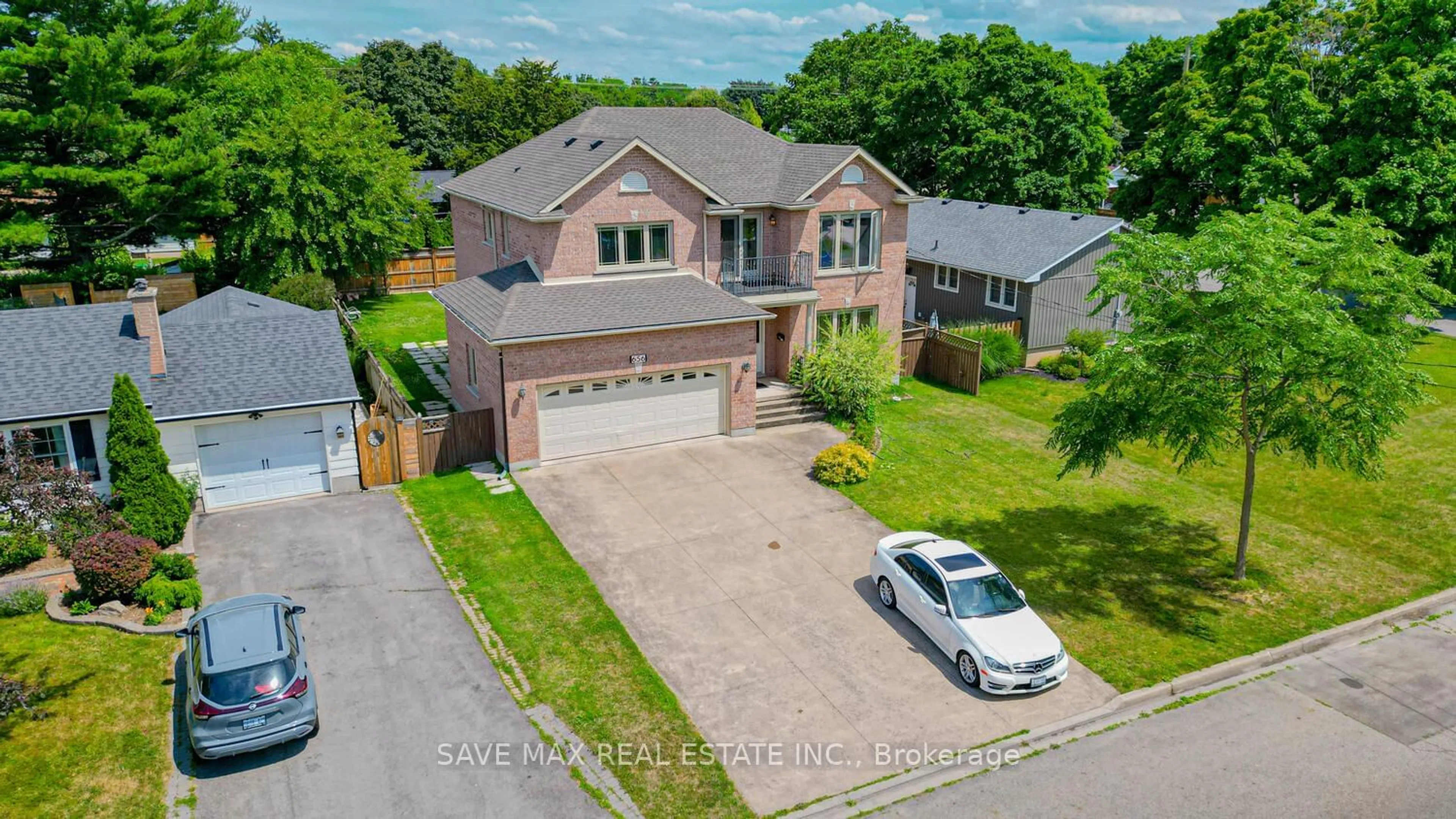 Frontside or backside of a home, the street view for 656 Geneva St, St. Catharines Ontario L2N 2J8