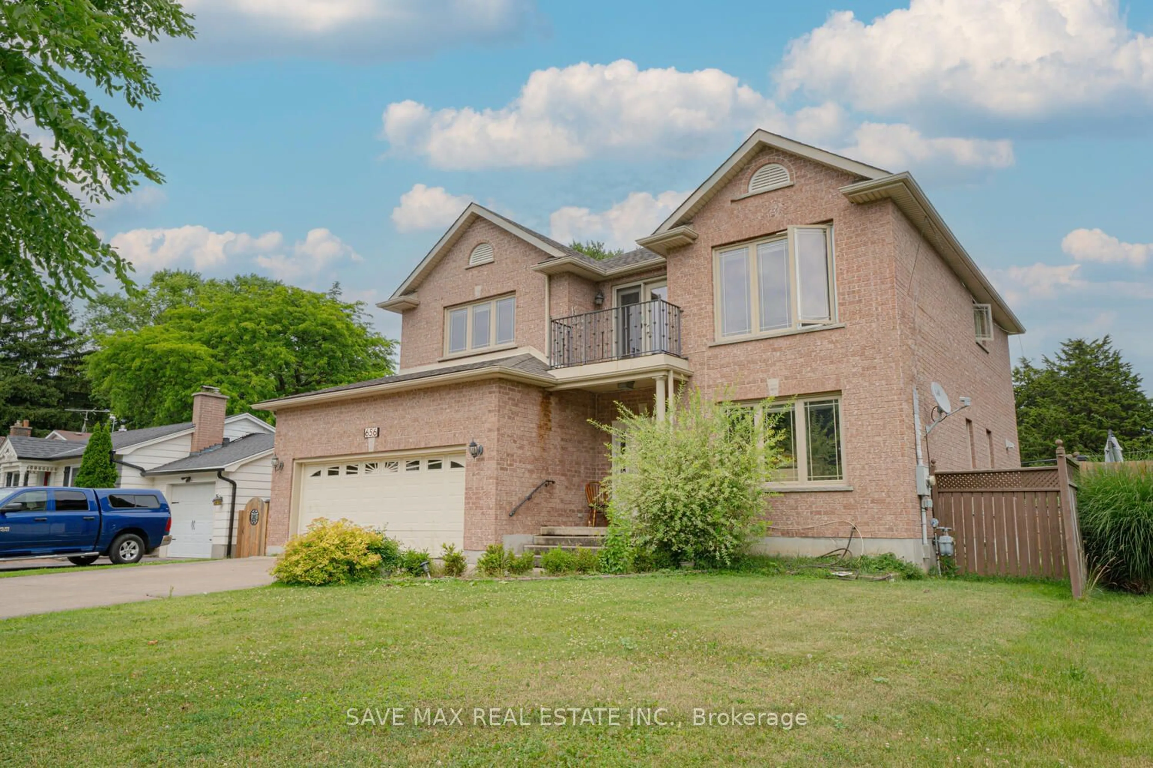 Frontside or backside of a home, the street view for 656 Geneva St, St. Catharines Ontario L2N 2J8