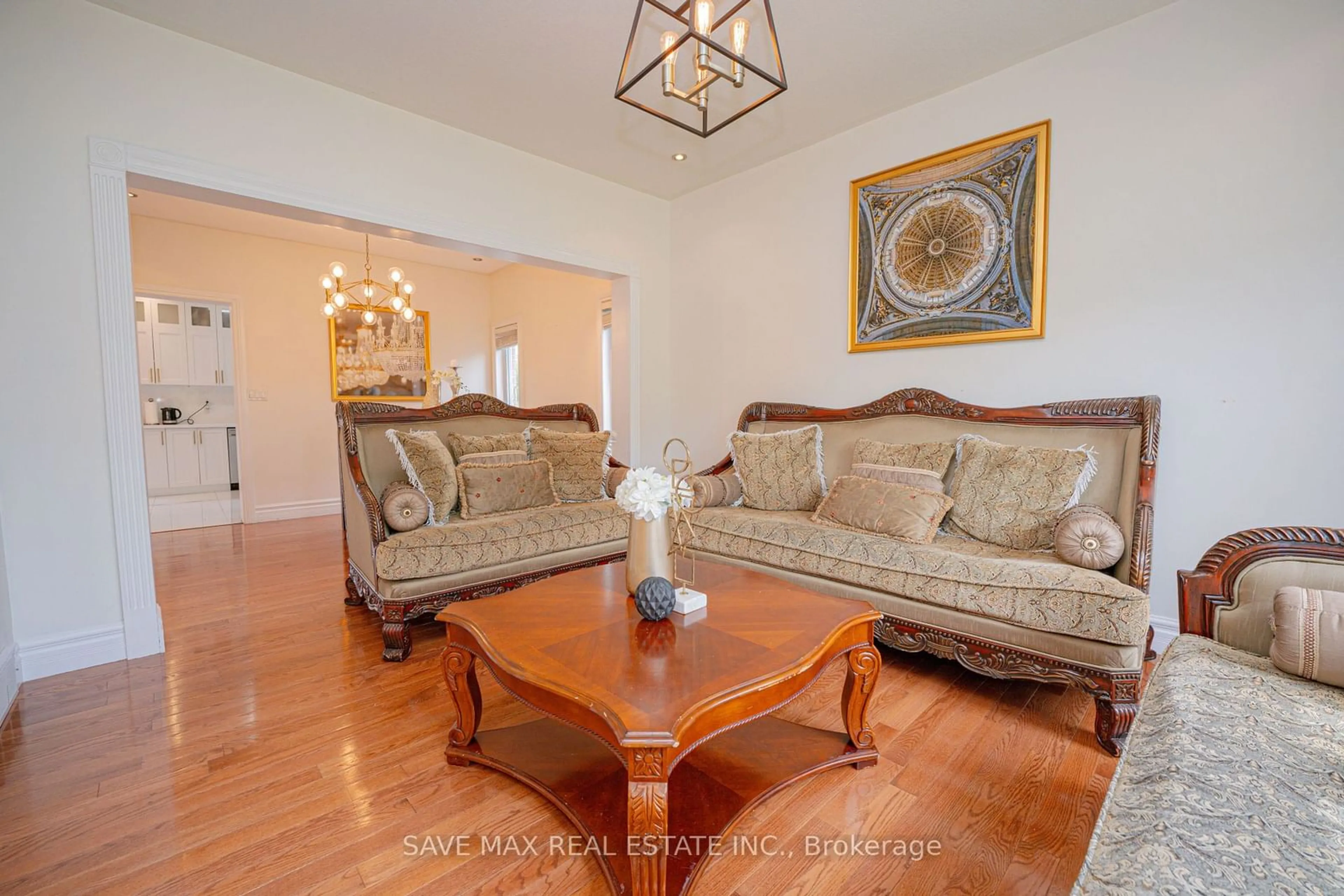 Living room, wood floors for 656 Geneva St, St. Catharines Ontario L2N 2J8