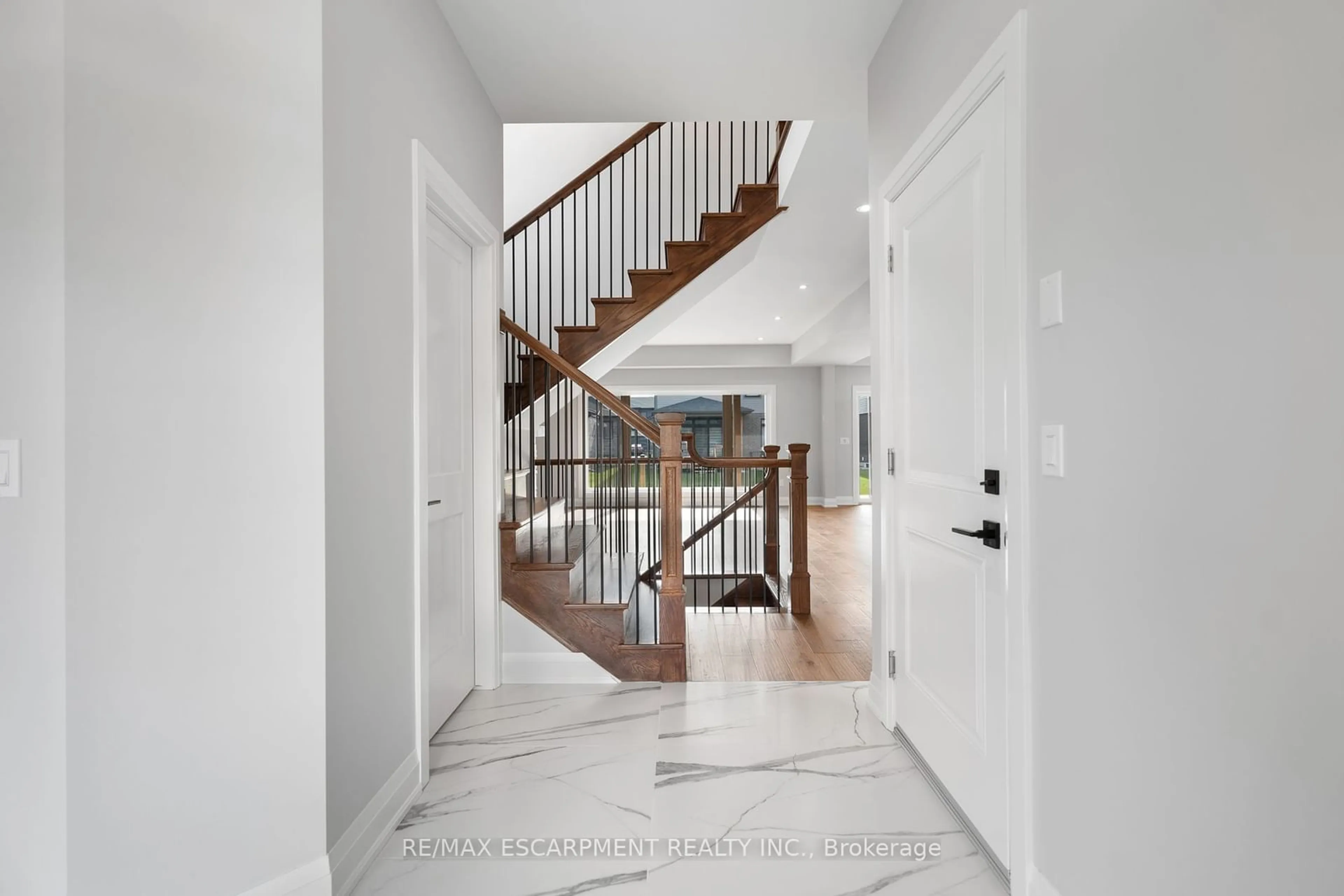 Indoor entryway, wood floors for 7346 Sherrilee Cres, Niagara Falls Ontario L2H 2Y6