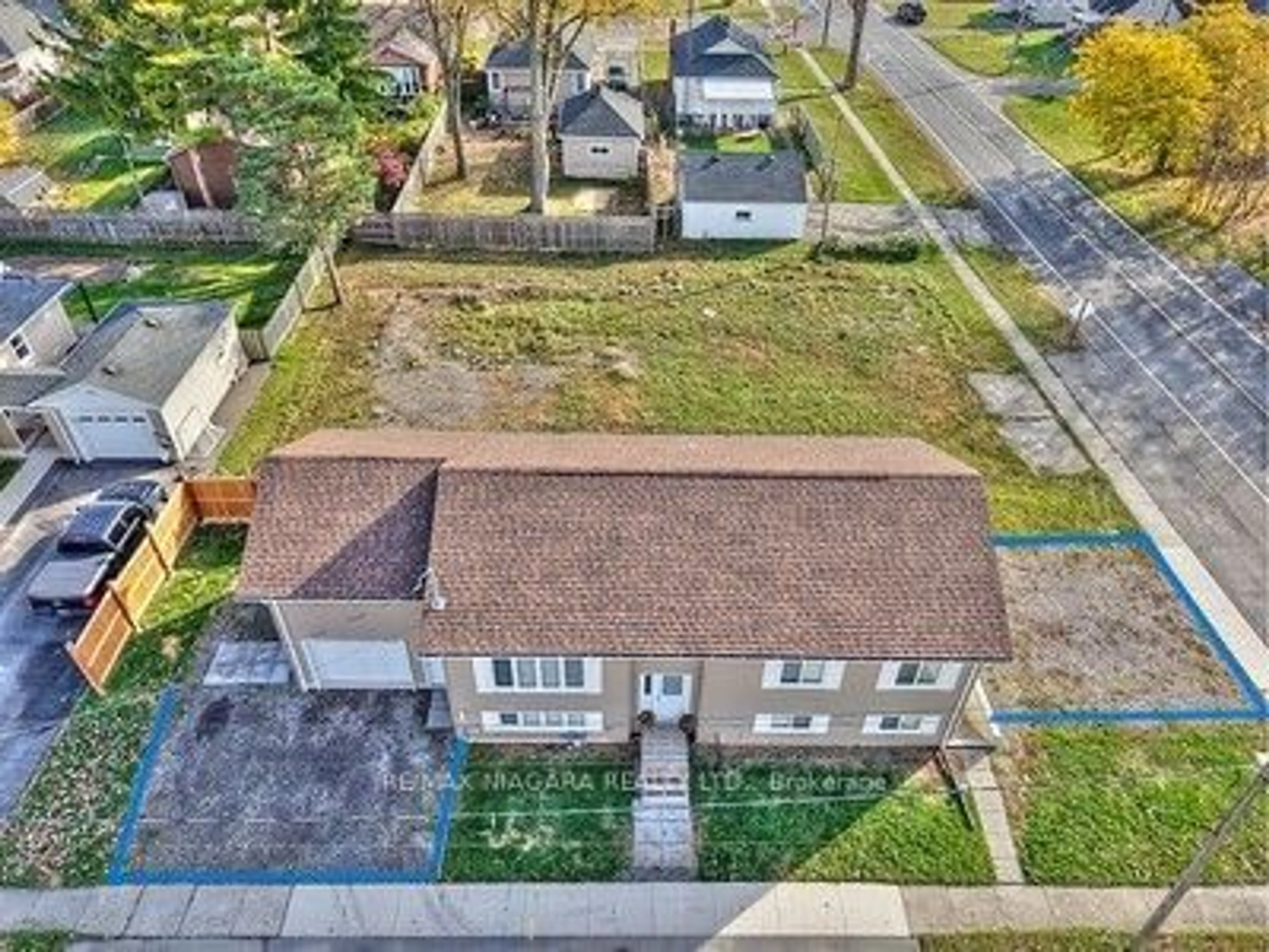 Frontside or backside of a home, the street view for 437 Sugarloaf St, Port Colborne Ontario L3K 2P3