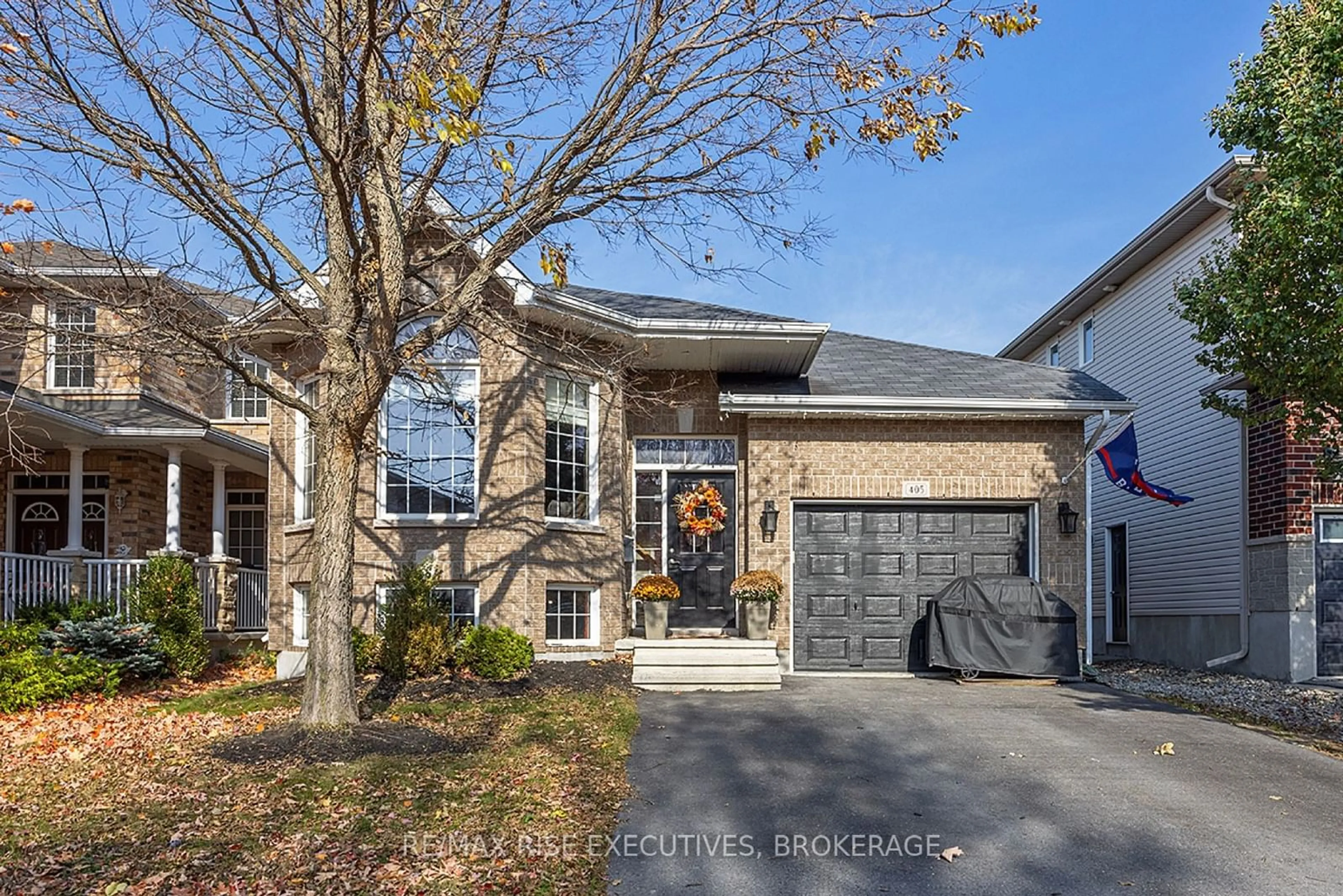 A pic from exterior of the house or condo, the street view for 405 Cavendish Cres, Kingston Ontario K7P 3E3