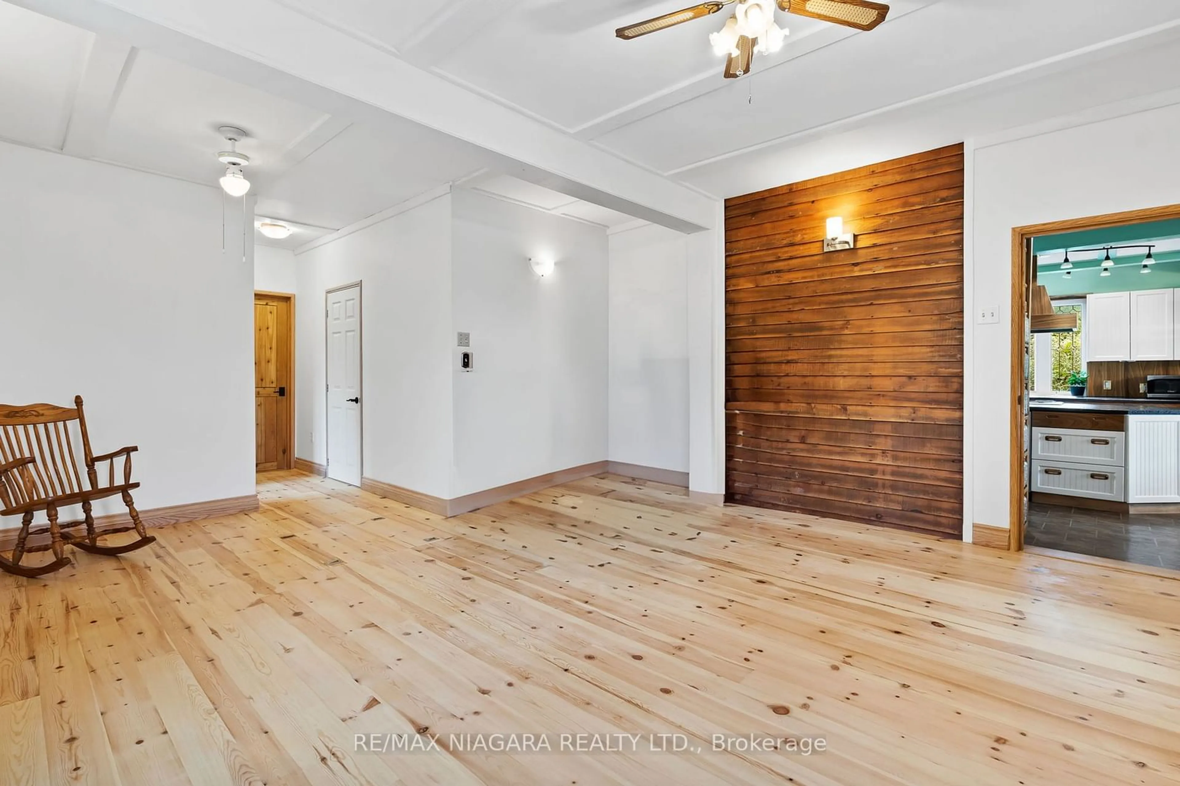 Indoor entryway, wood floors for 63023 Perry Rd, Wainfleet Ontario L0S 1V0