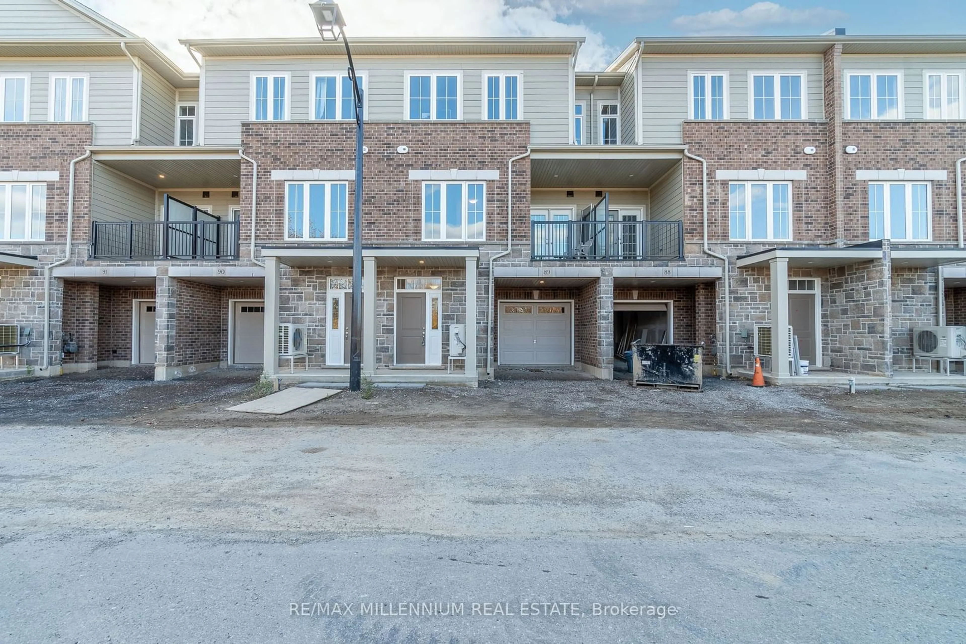 A pic from exterior of the house or condo, the street view for 677 PARK Rd, Brantford Ontario N3R 0C2