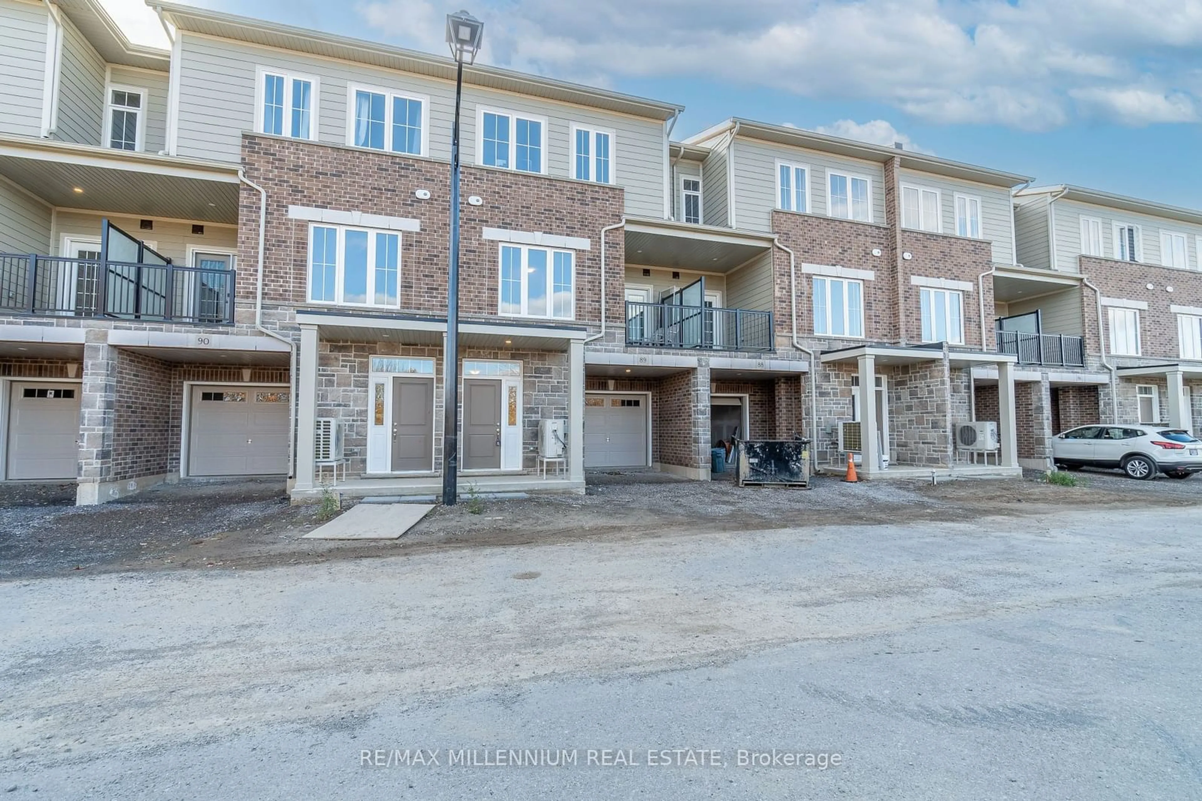 A pic from exterior of the house or condo, the street view for 677 PARK Rd, Brantford Ontario N3R 0C2