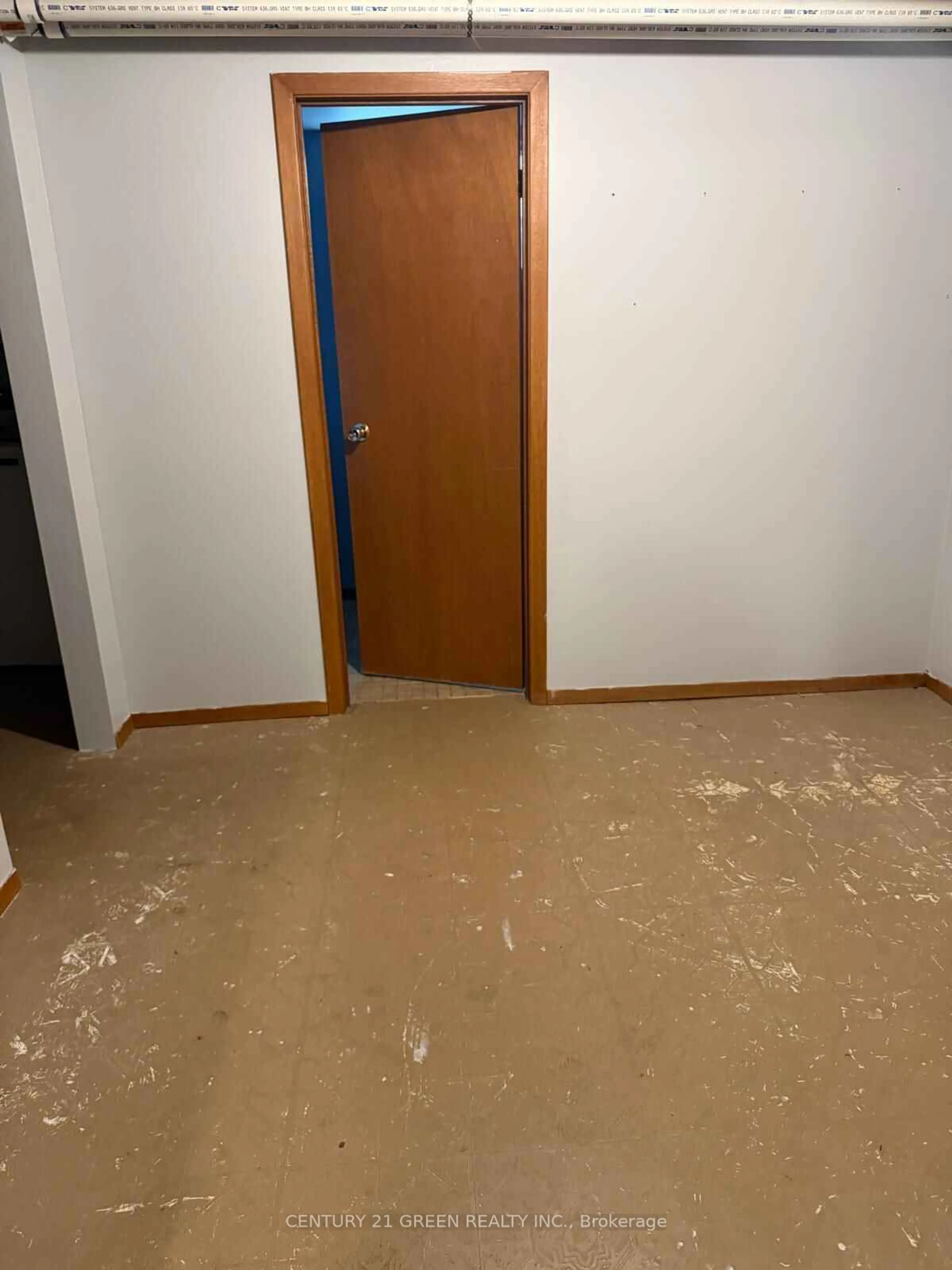 A pic of a room, not visible floor for 720 Hillary St, Sarnia Ontario N7T 7T8