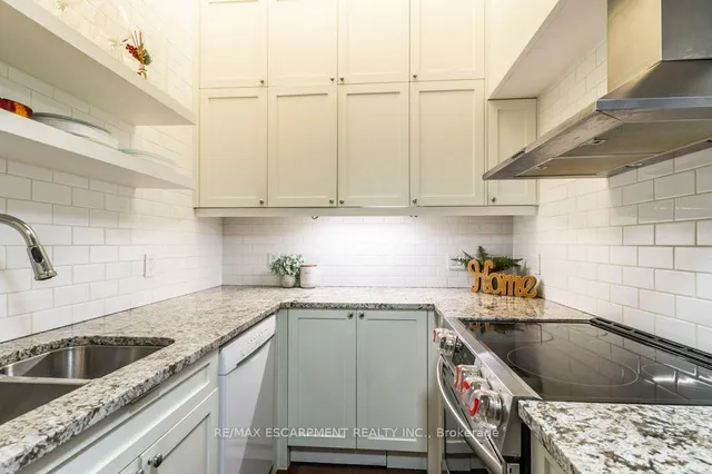 Additional property image - 50 Main St Unit 405