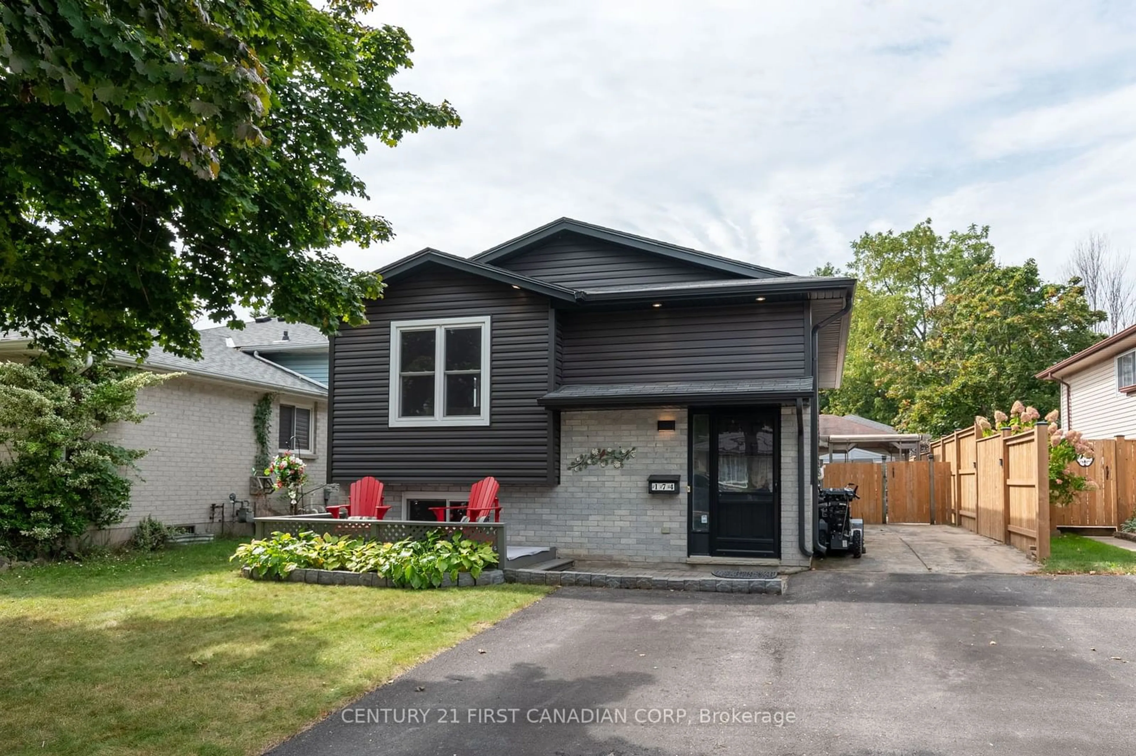 Frontside or backside of a home, cottage for 174 Portsmouth Cres, London Ontario N5V 4C8