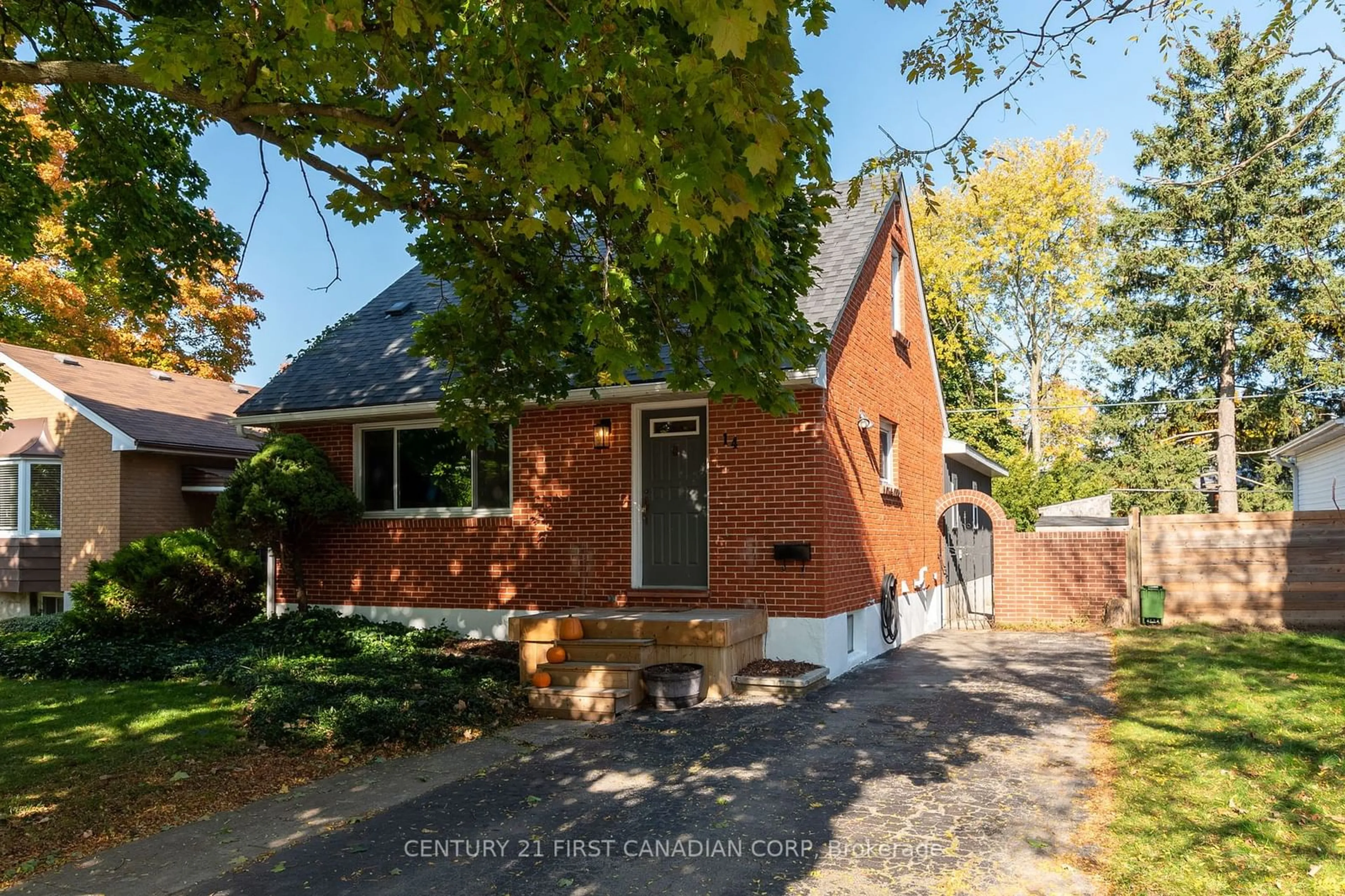 Home with brick exterior material for 14 Cornish St, London Ontario N5W 4M1