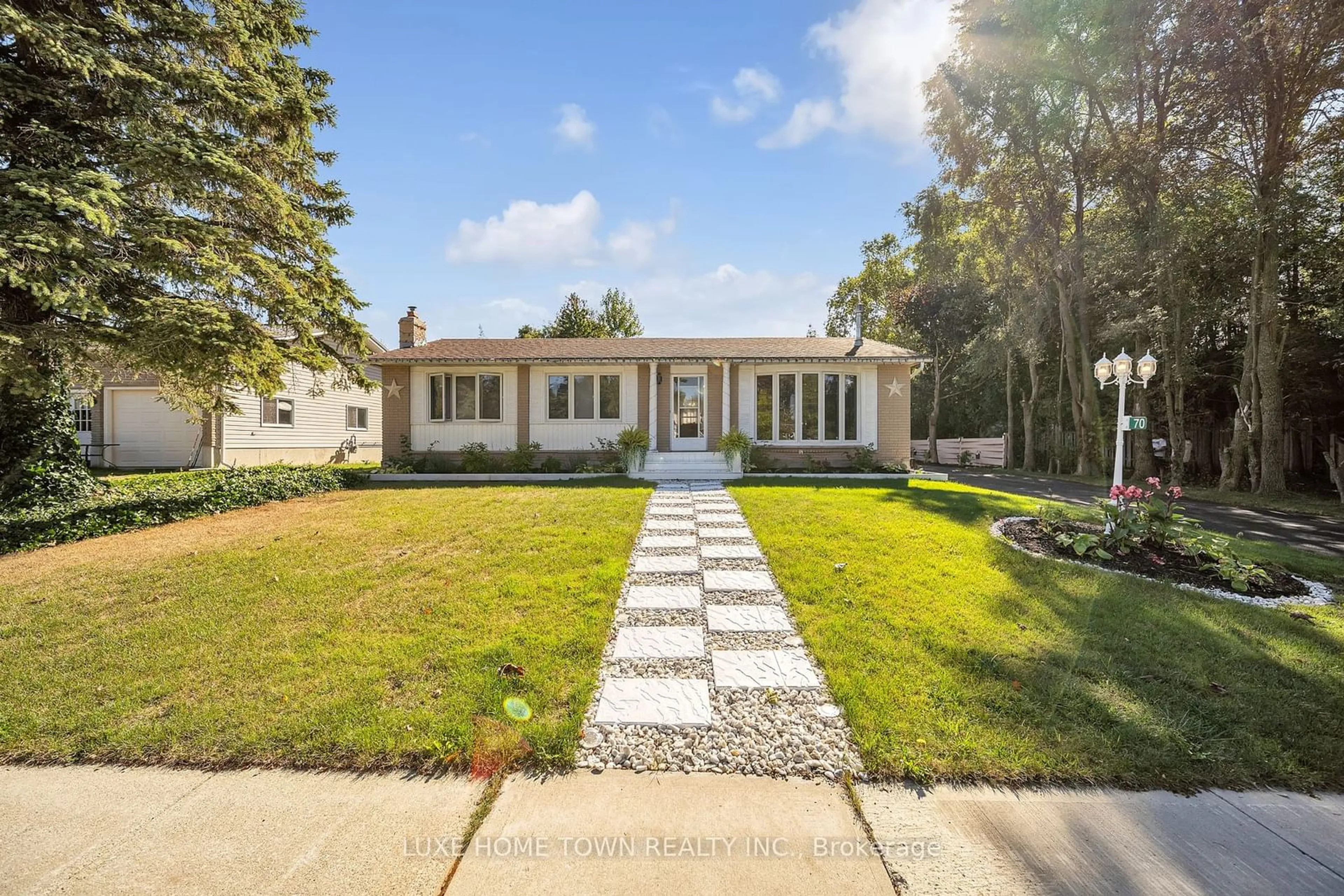 Frontside or backside of a home, the street view for 70 INVERLYN Cres, Kincardine Ontario N2Z 1J1