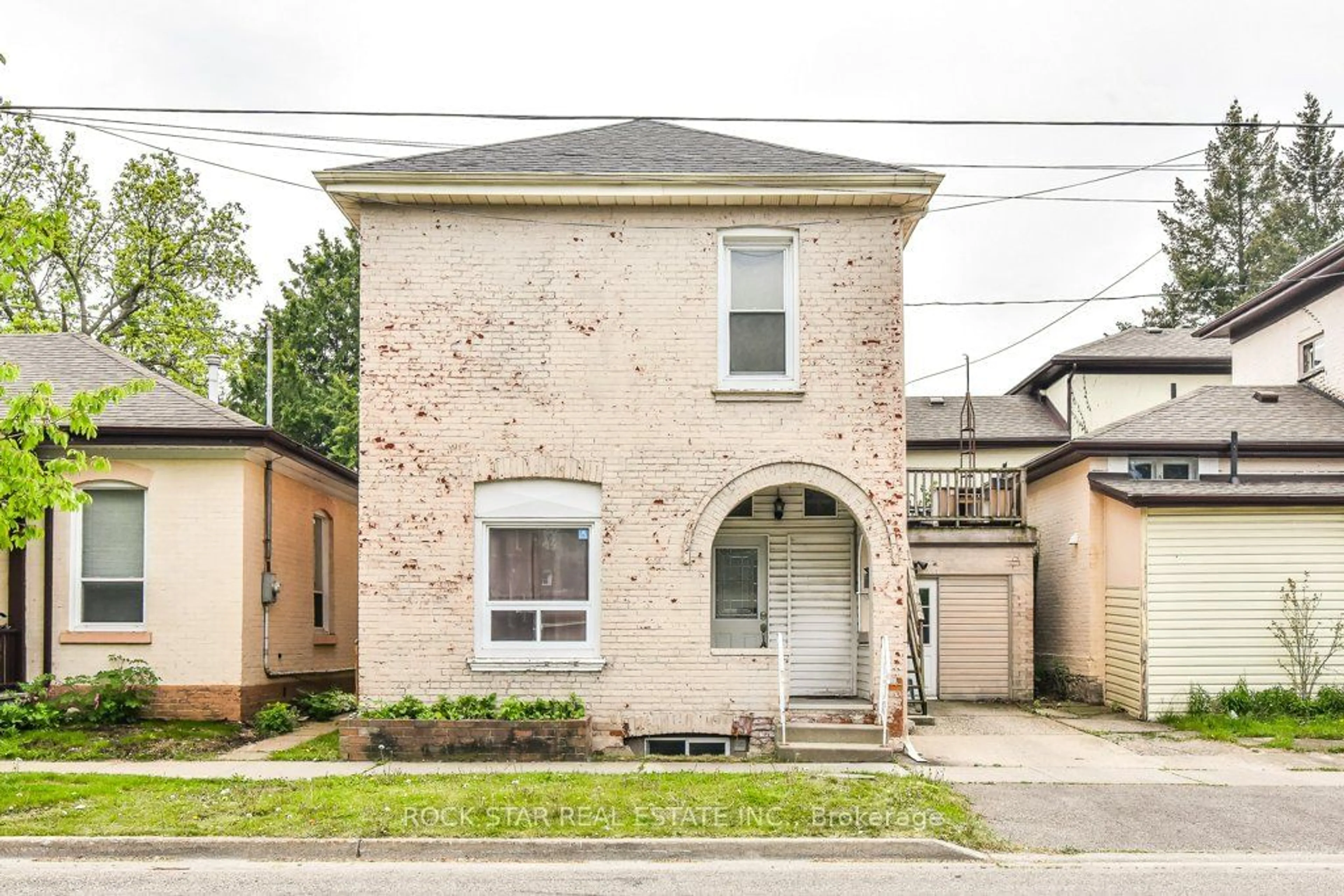 Frontside or backside of a home, the street view for 165 Nelson St, Brantford Ontario N3S 4B7