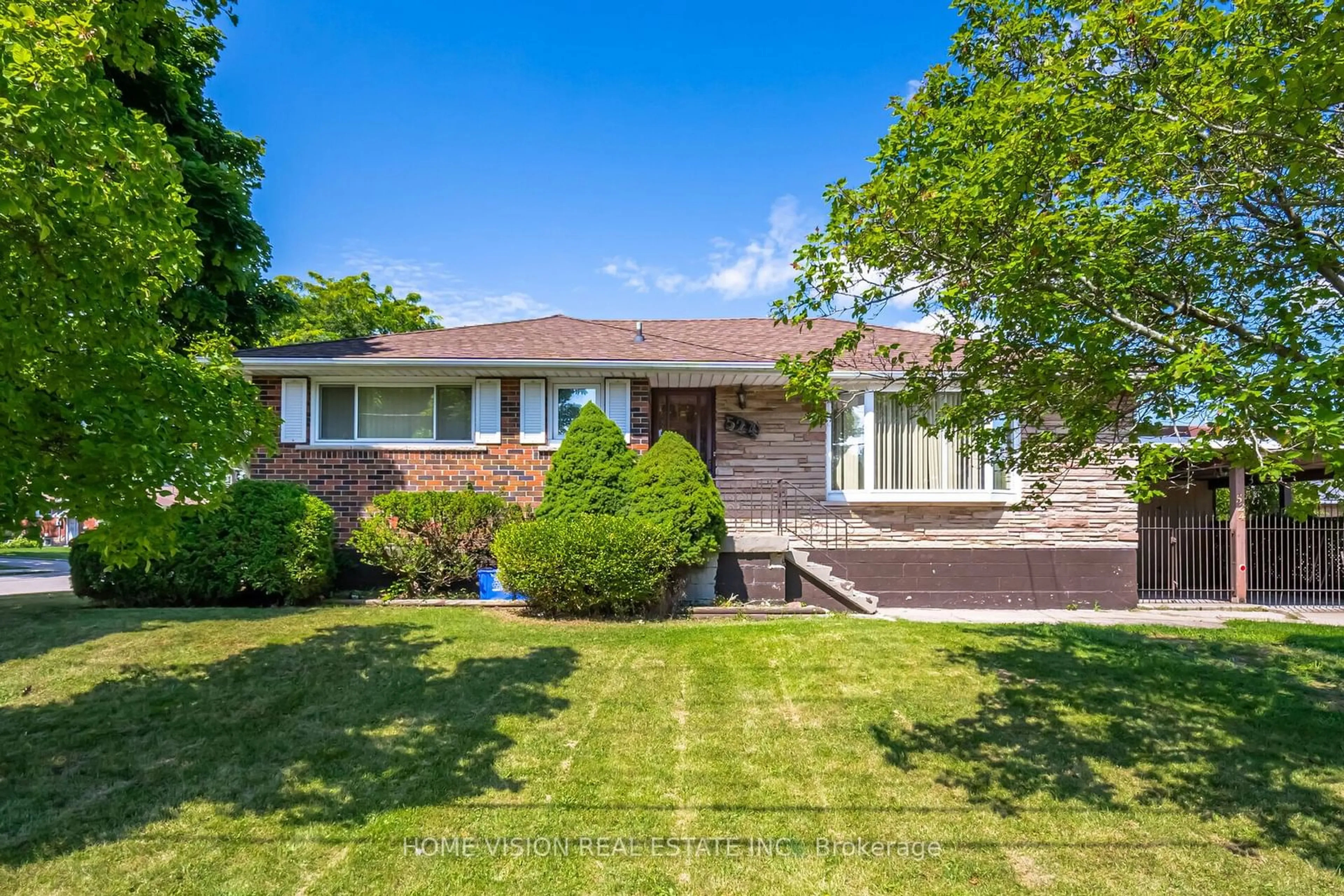 Frontside or backside of a home, cottage for 524 East 16th St, Hamilton Ontario L9A 4L1