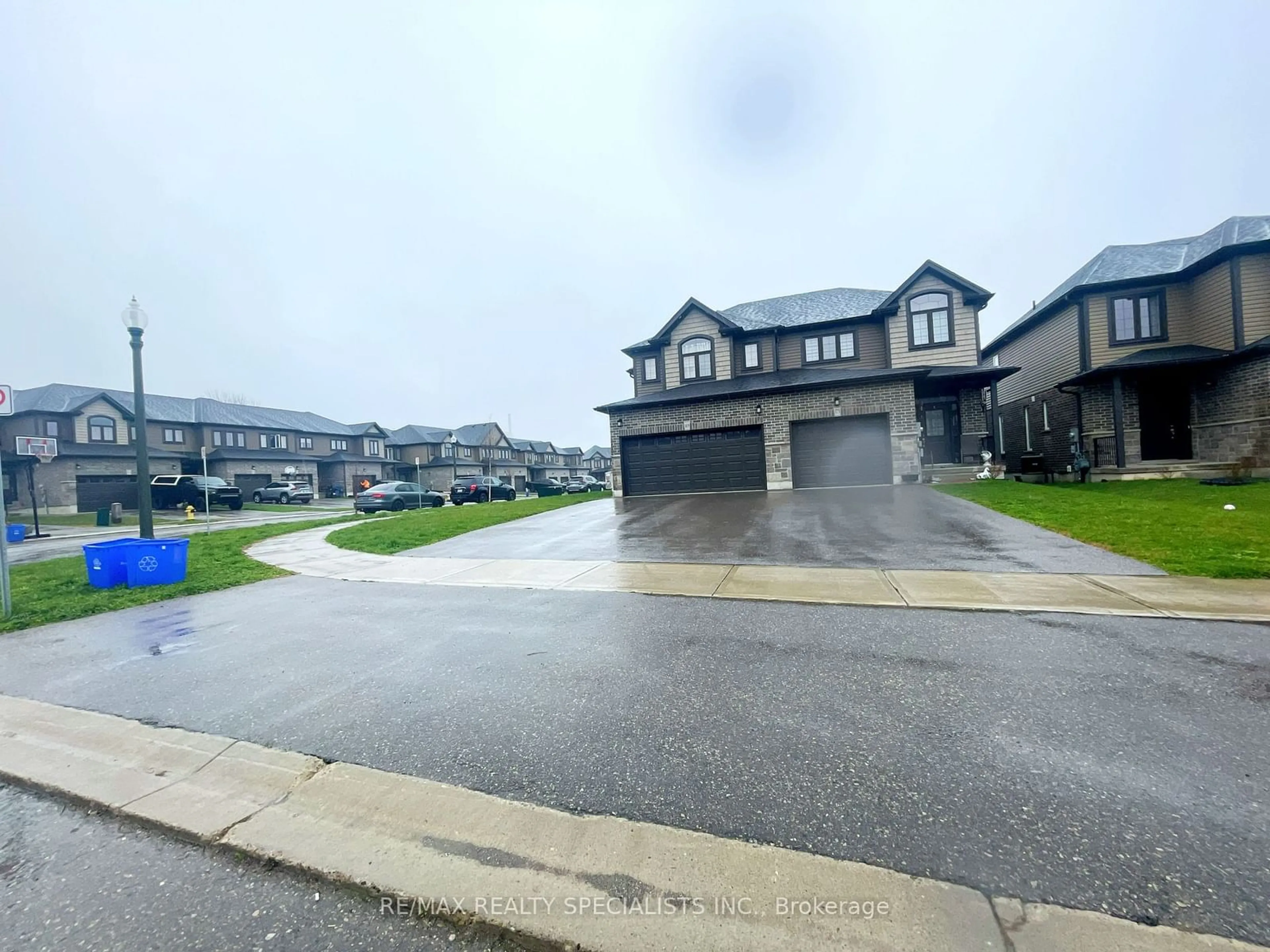 Frontside or backside of a home, the street view for 169 Links Cres, Woodstock Ontario N4T 0E7