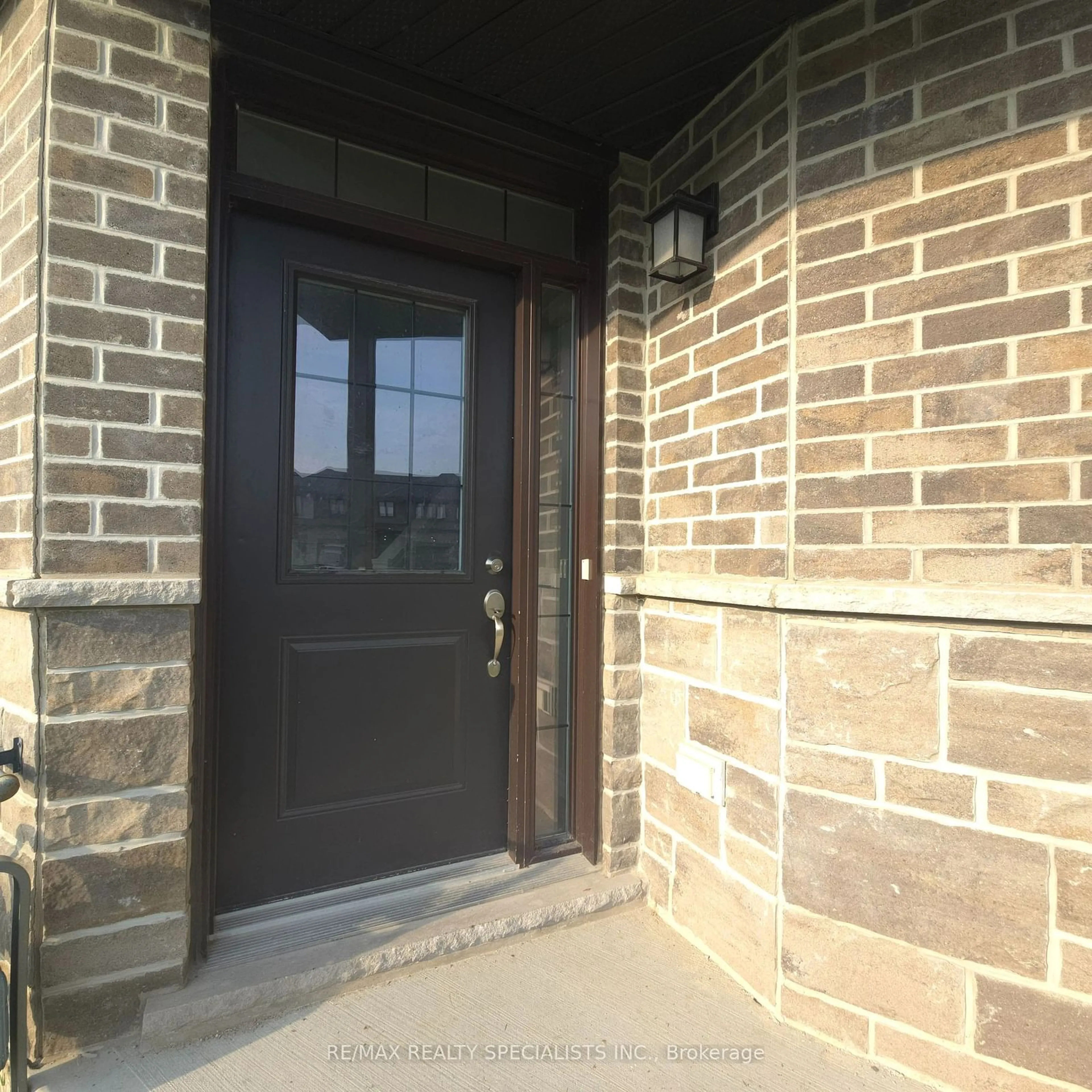 Indoor entryway, cement floor for 169 Links Cres, Woodstock Ontario N4T 0E7