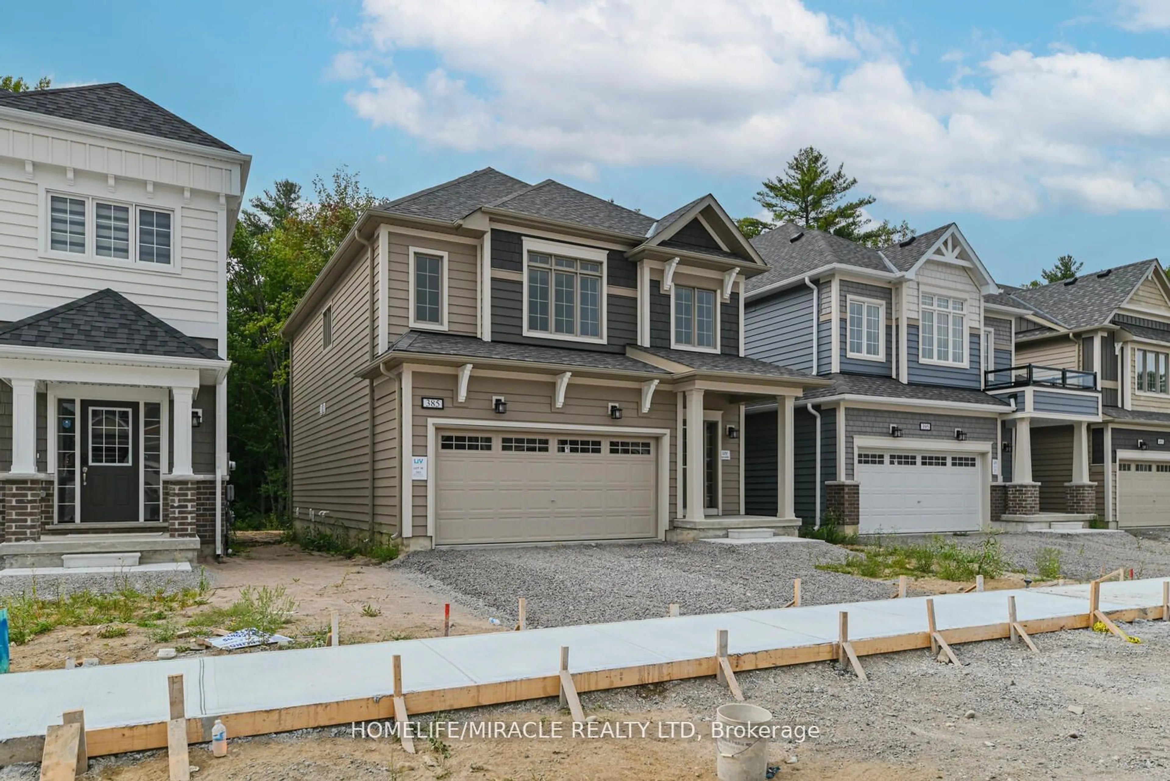 Frontside or backside of a home, the street view for 385 Beechwood Forest Lane, Gravenhurst Ontario P1P 0H8