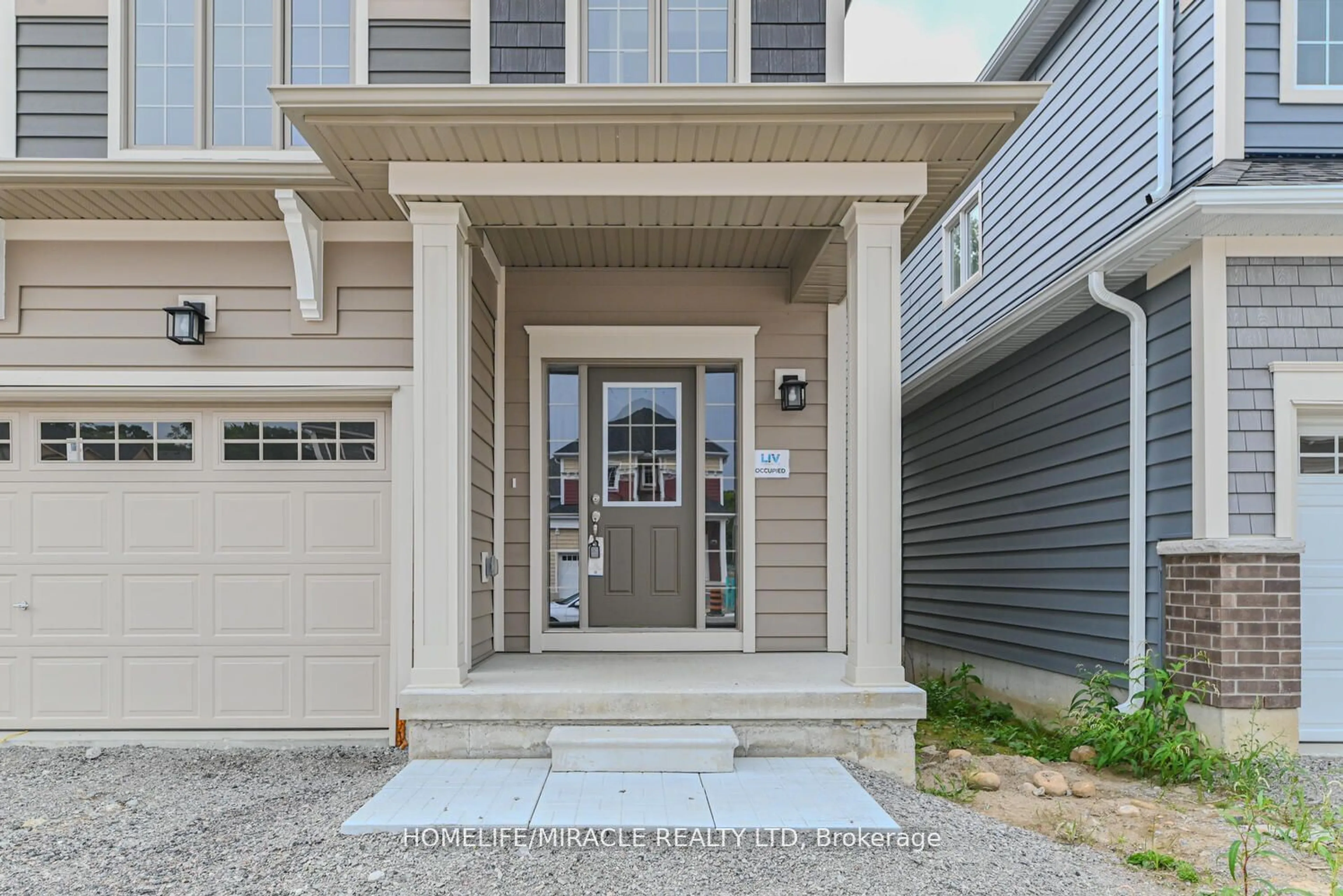 Indoor entryway, cement floor for 385 Beechwood Forest Lane, Gravenhurst Ontario P1P 0H8